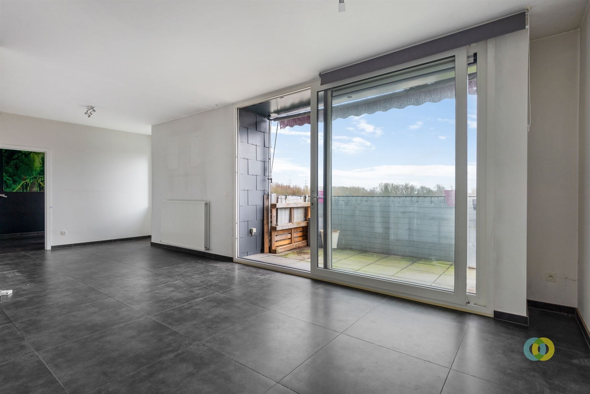 appartement met twee slaapkamers en een terras foto 4