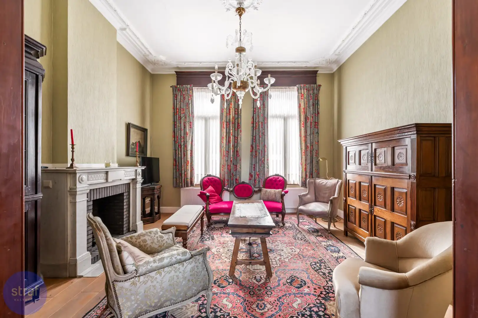 Karaktervolle woning met hoge plafonds en 2 garageboxen foto 3