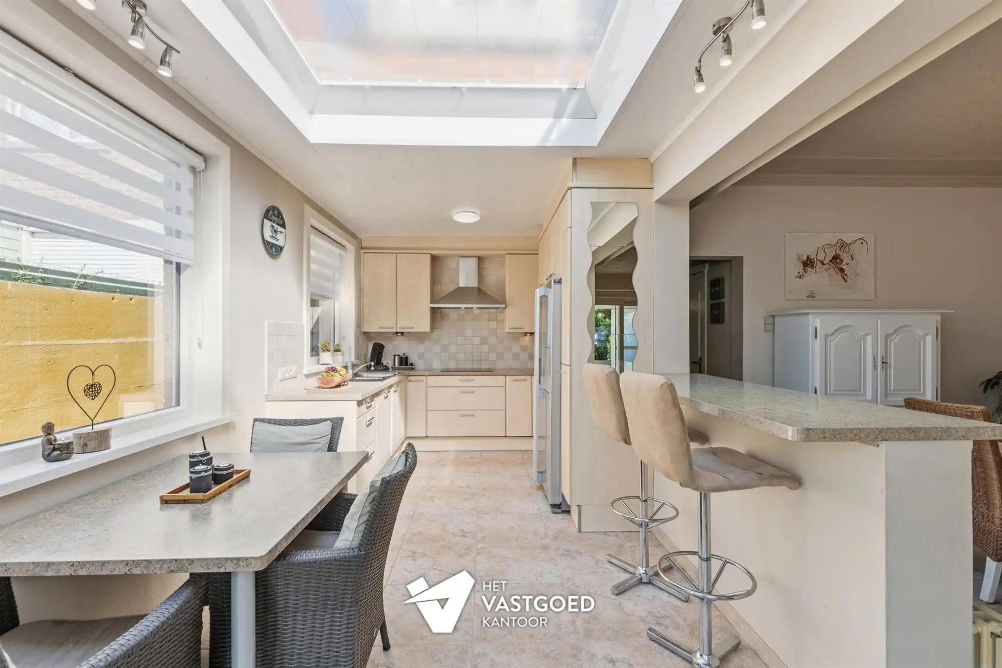 INSTAPKLAAR GELIJKVLOERS APPARTEMENT MET TERRAS, TUIN EN GARAGE foto 10