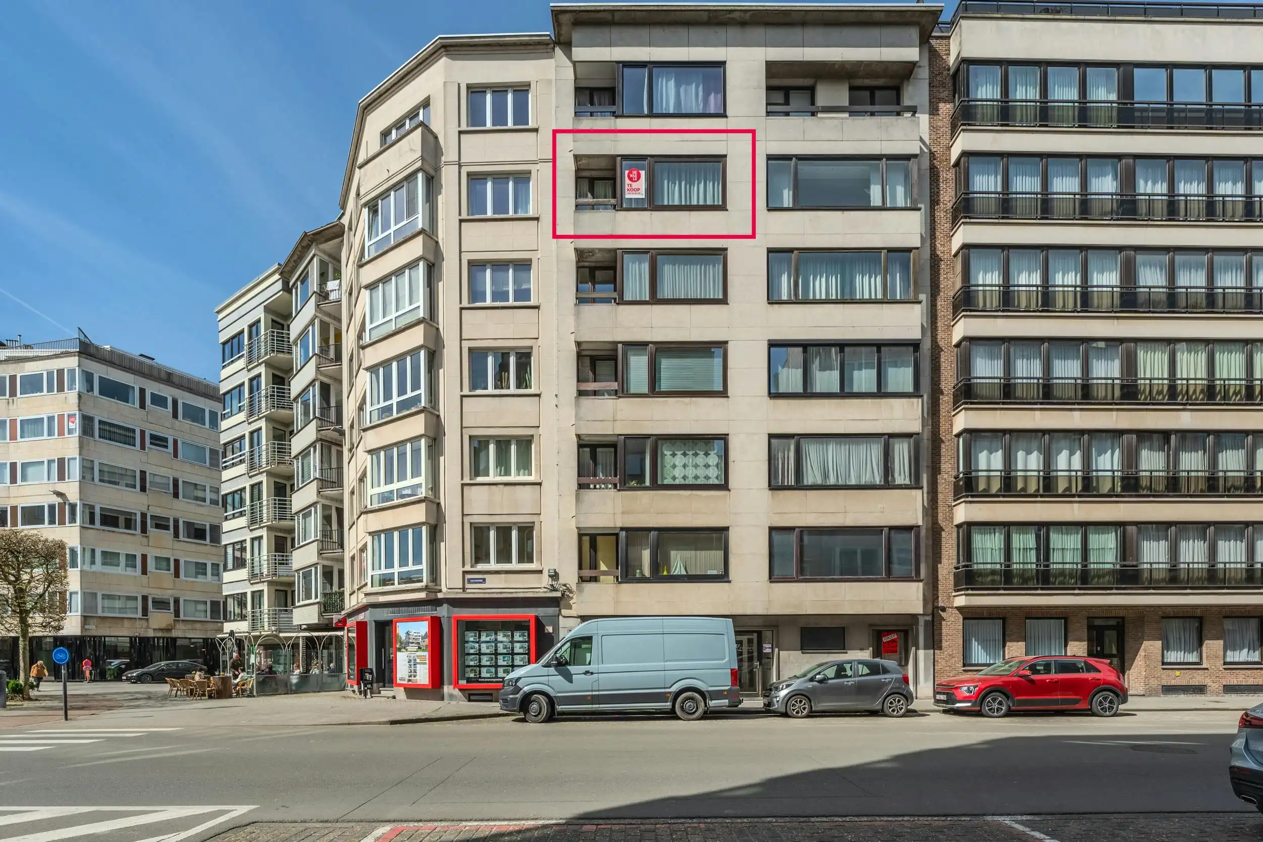 Luxueus gerenoveerd 2-slaapkamerappartement te Oostende foto 19