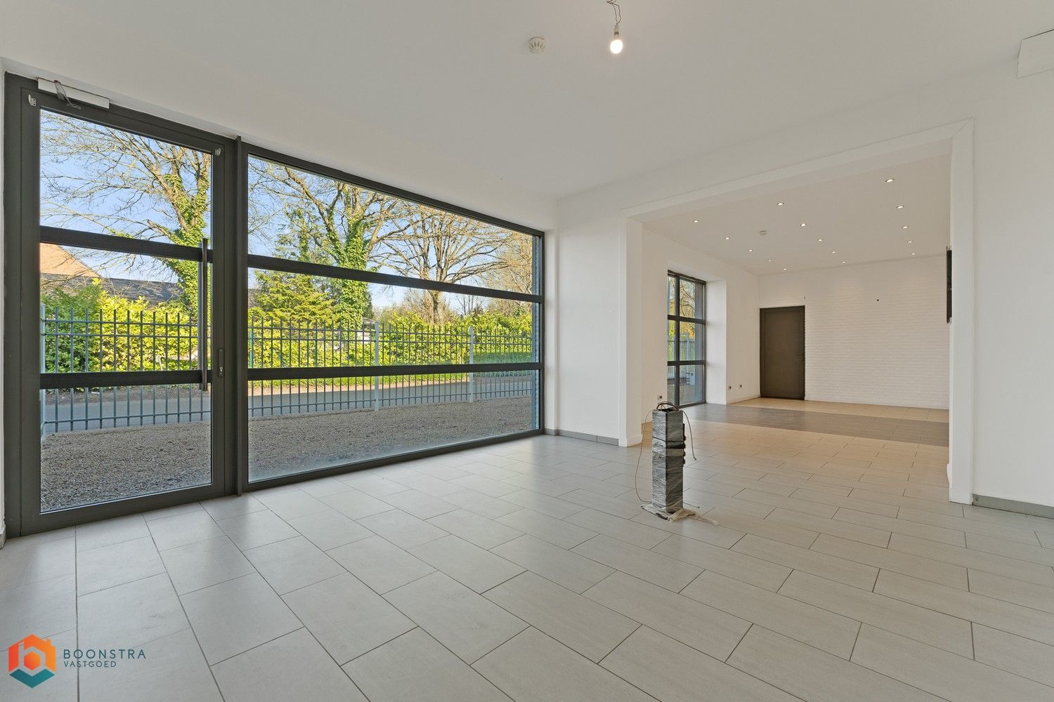 Handelspand met woonst en ruime parking op een perceel van 2592 m² te Rotselaar foto 4