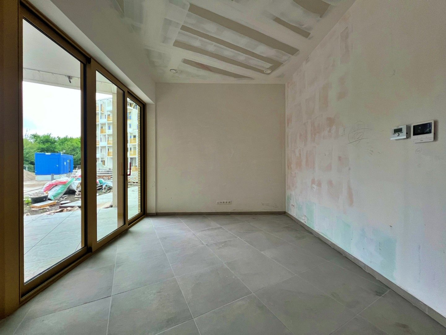 Gelijkvloers appartement met 2 slaapkamers in Mariakerke (106 m²) foto 7