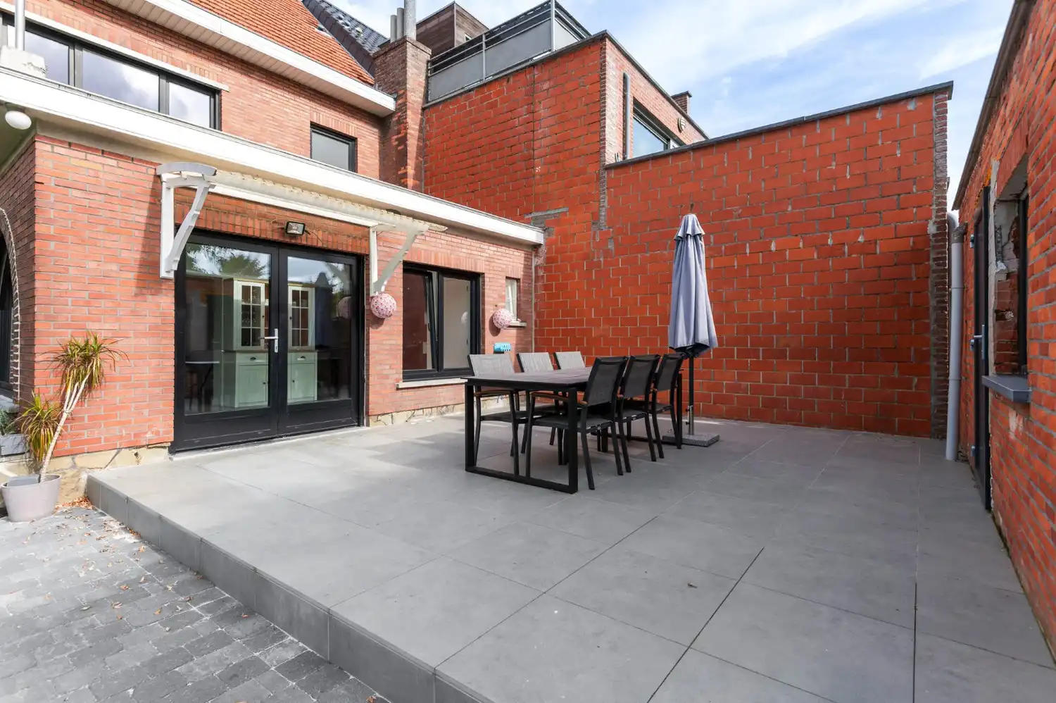 INSTAPKLARE H.O.B. MET 3 SLK, TUIN EN GARAGE NABIJ HET CENTRUM! foto 17