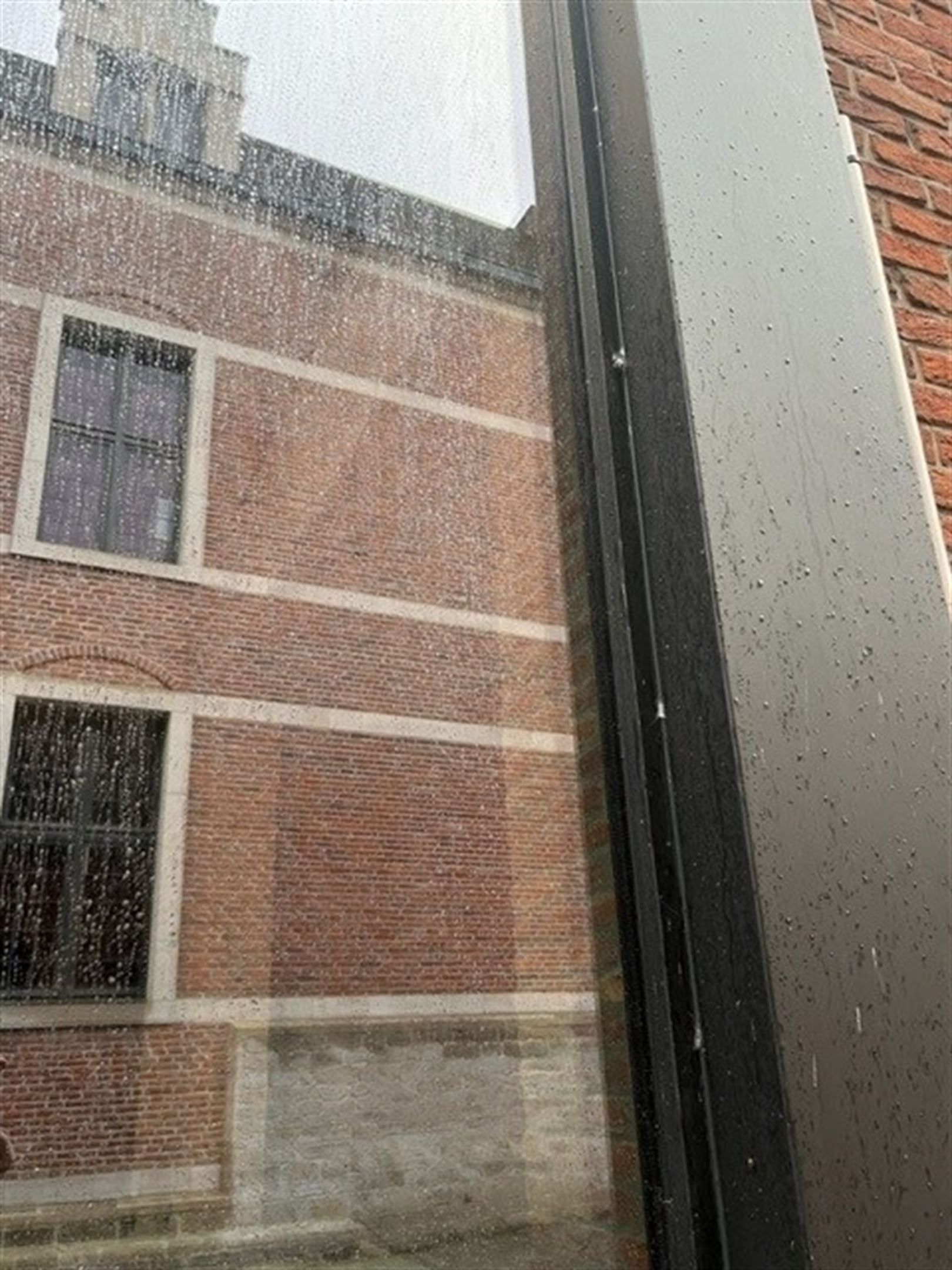 Volledig kantoorgebouw te koop of te huur foto 11