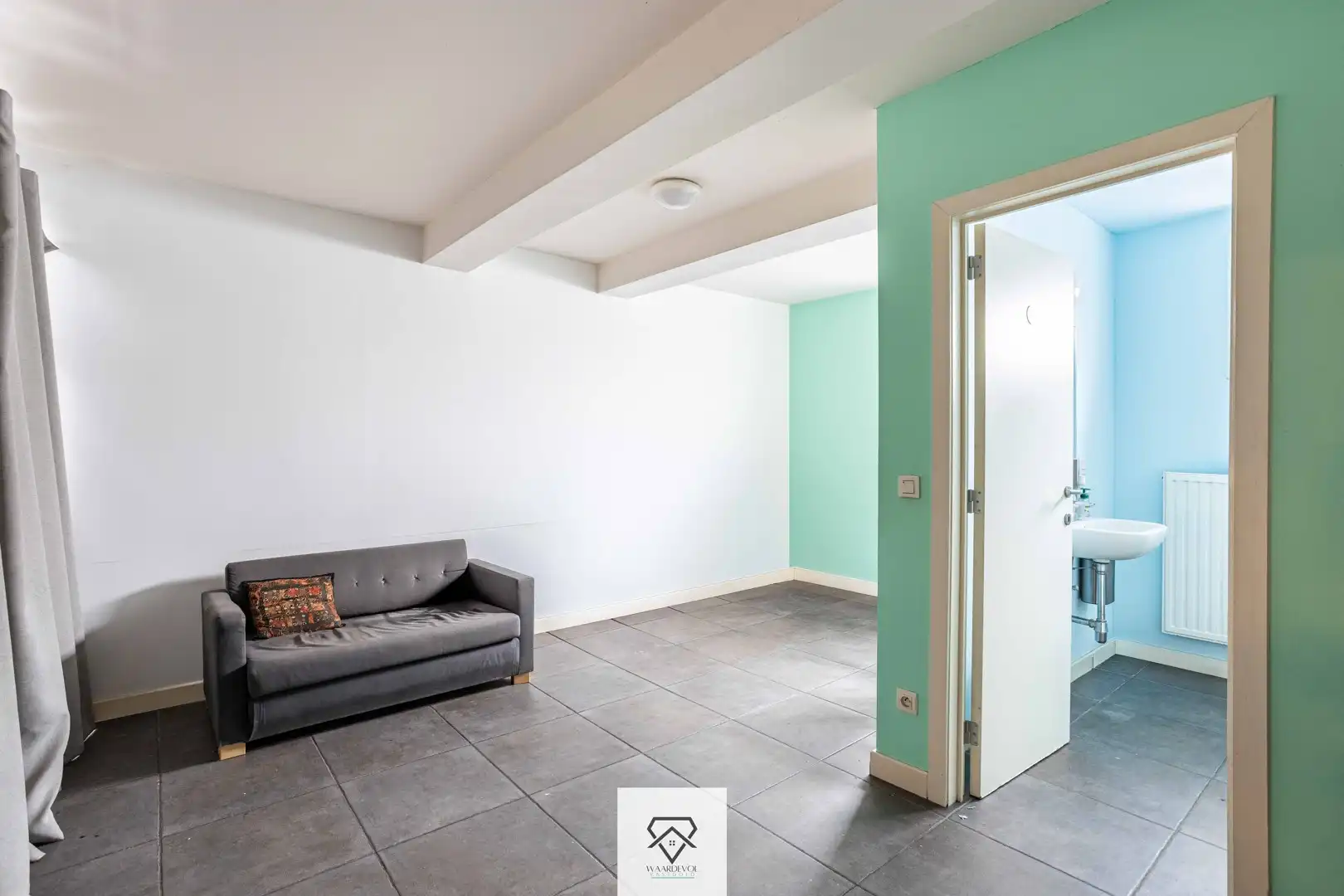 Ruime herenwoning met vernieuwd basiscomfort en ingesloten terras foto 11