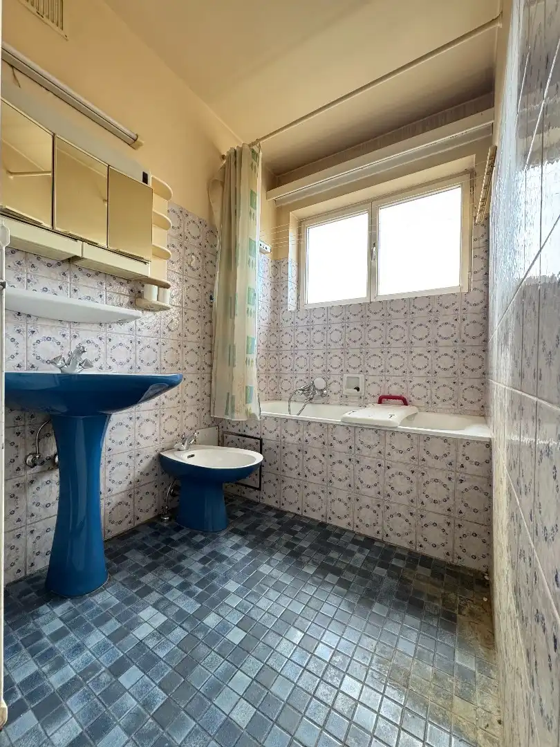 Een lichtrijk 2-SLPK.-appartement met kelder foto 13