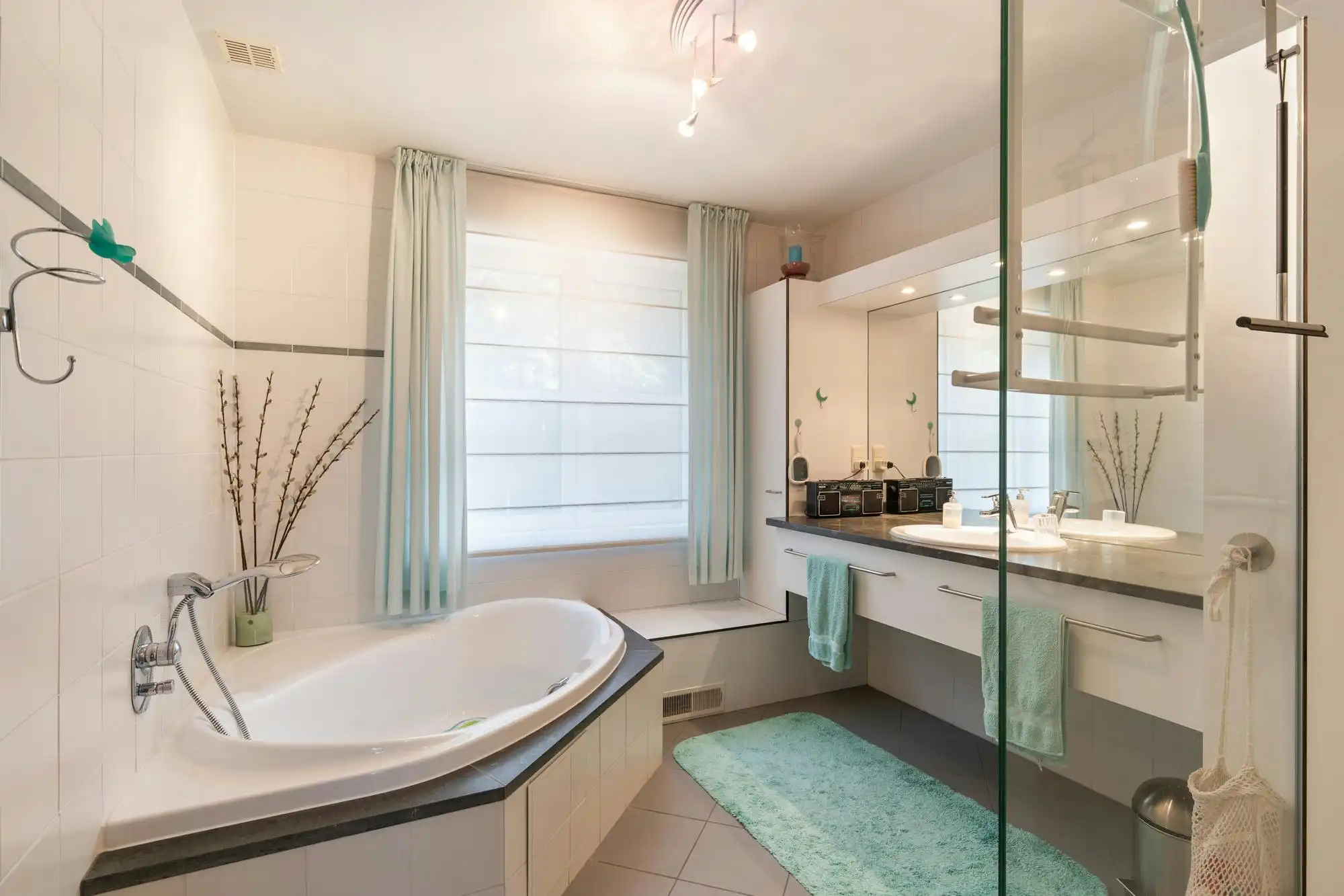 Exclusieve villa met praktijkruimte op toplocatie in Genk foto 20