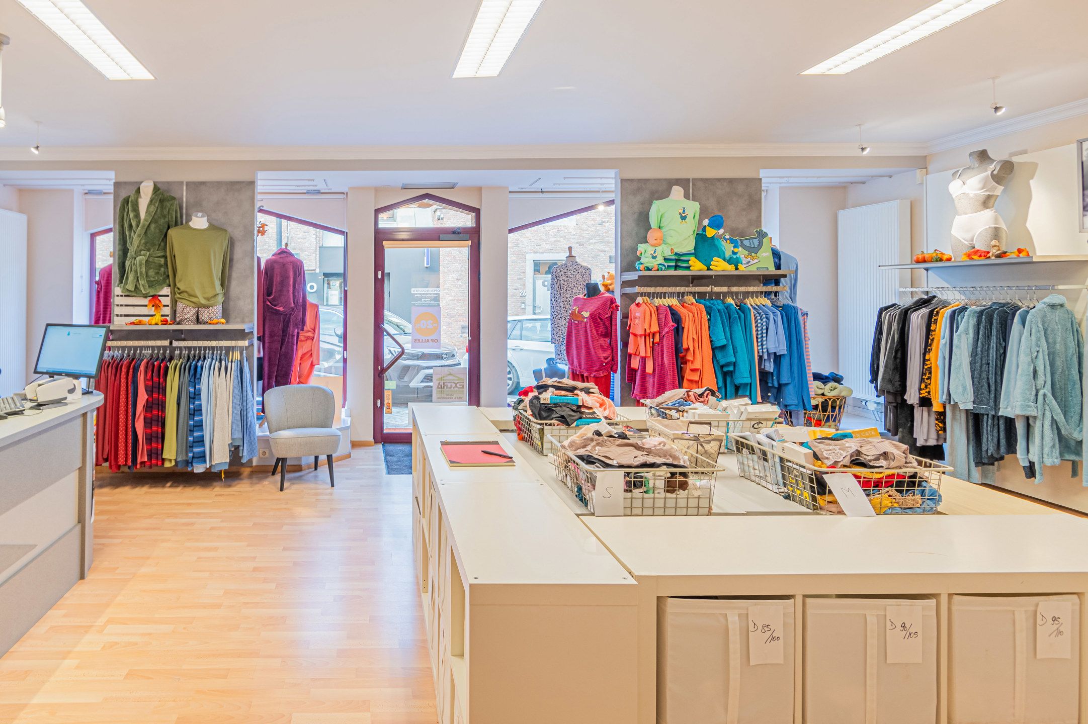 Handelshuis in hartje Willebroek foto 3