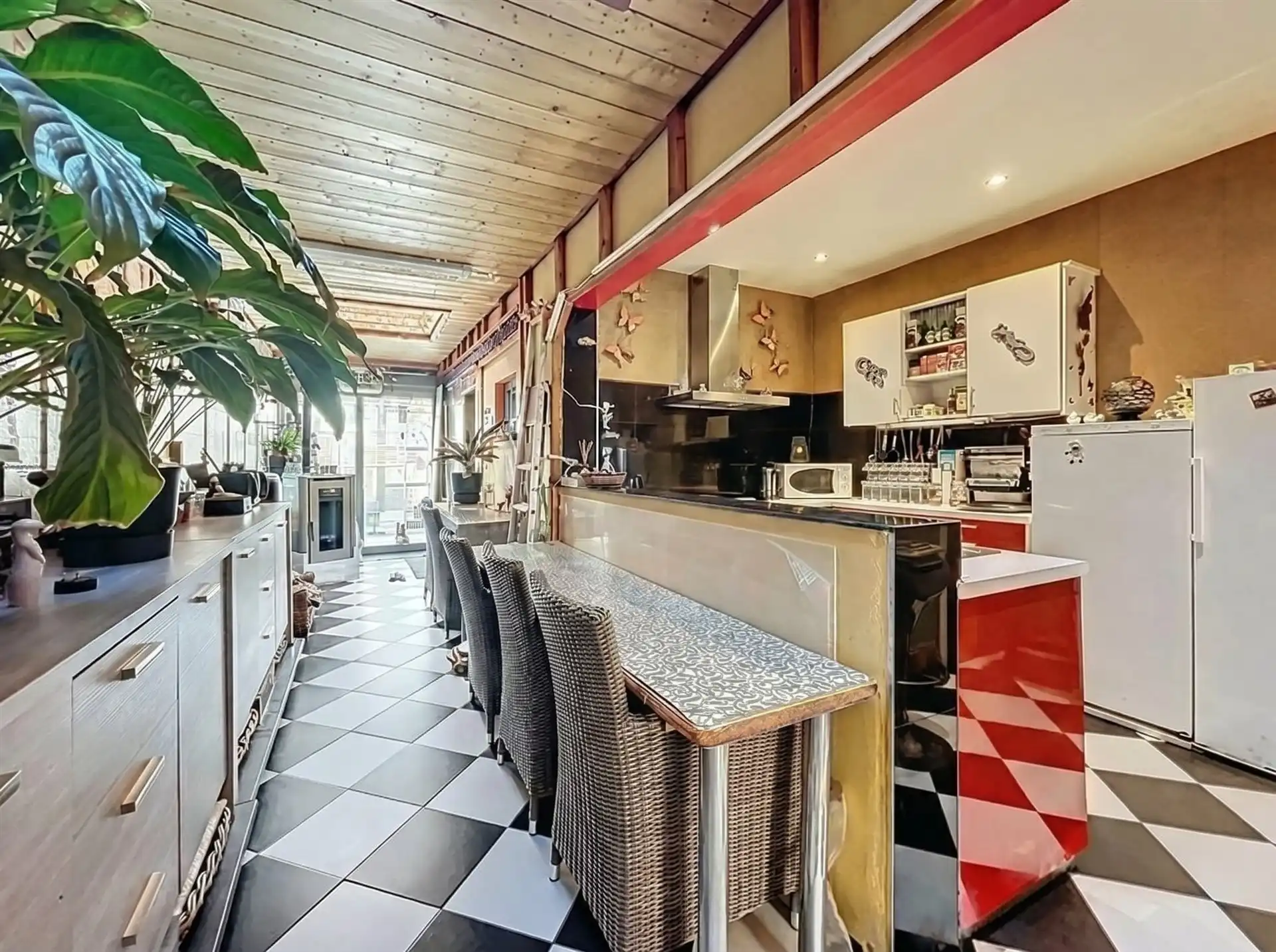 Charmante gezinswoning met 3 slaapkamers en aangename veranda! foto 4