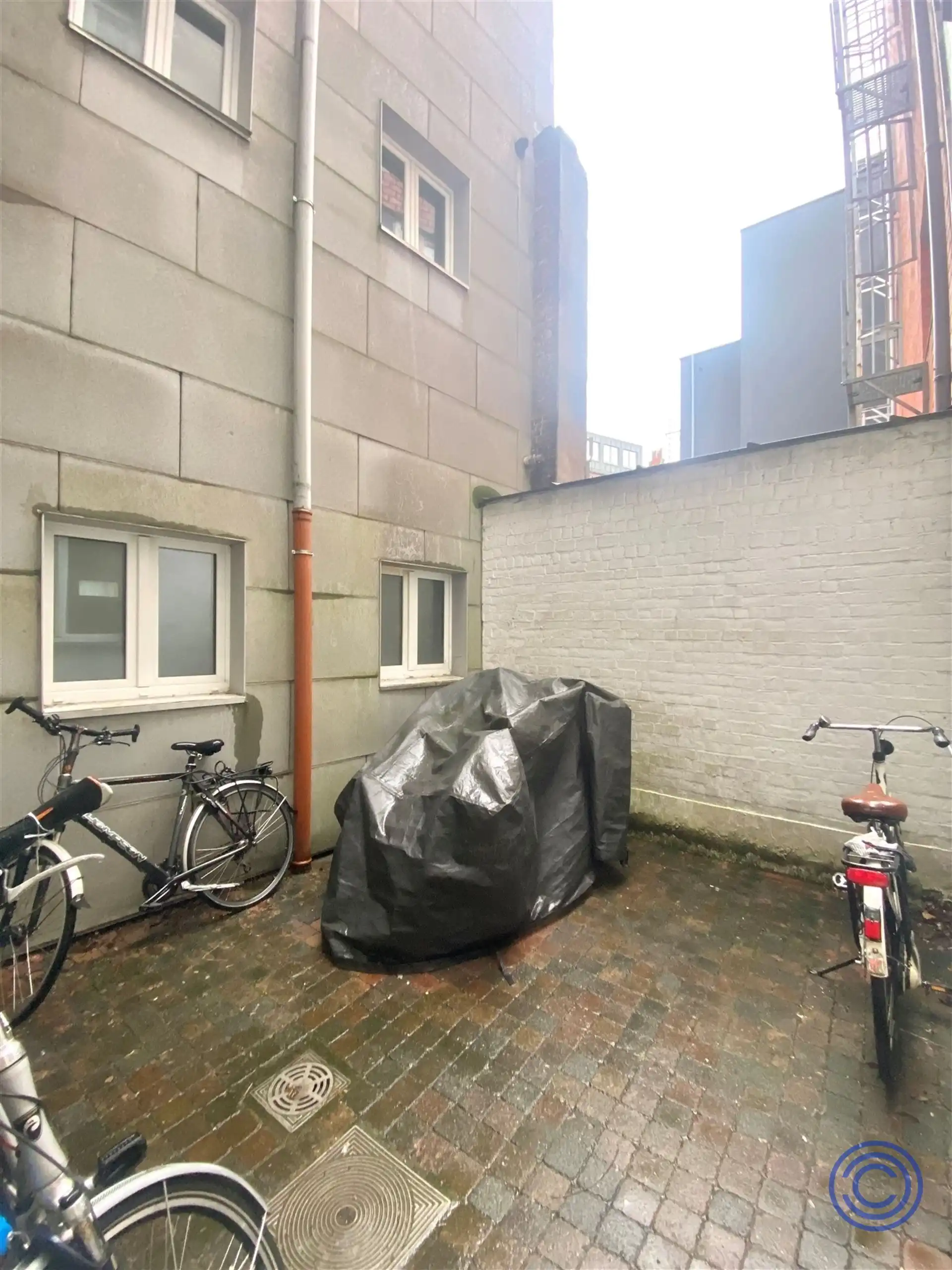 Ruim 2-slpk appartement op toplocatie + garage! foto 14