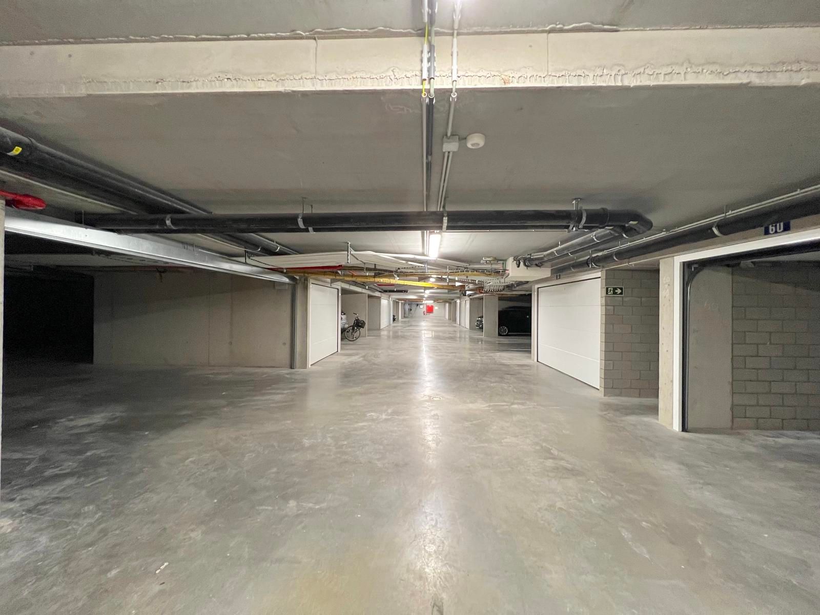 Gesloten garagebox in residentie De Berenpoort foto 4