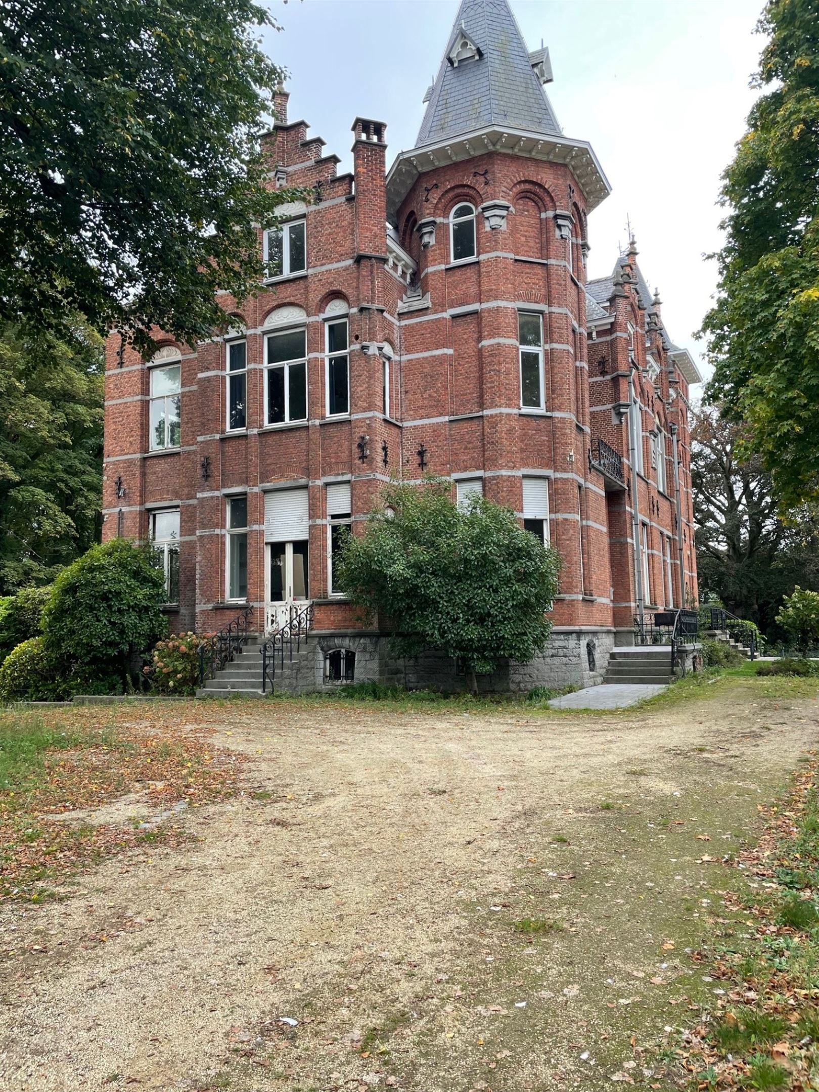 Full service kantoren in kasteel op toplocatie in Lochristi foto {{pictureIndex}}