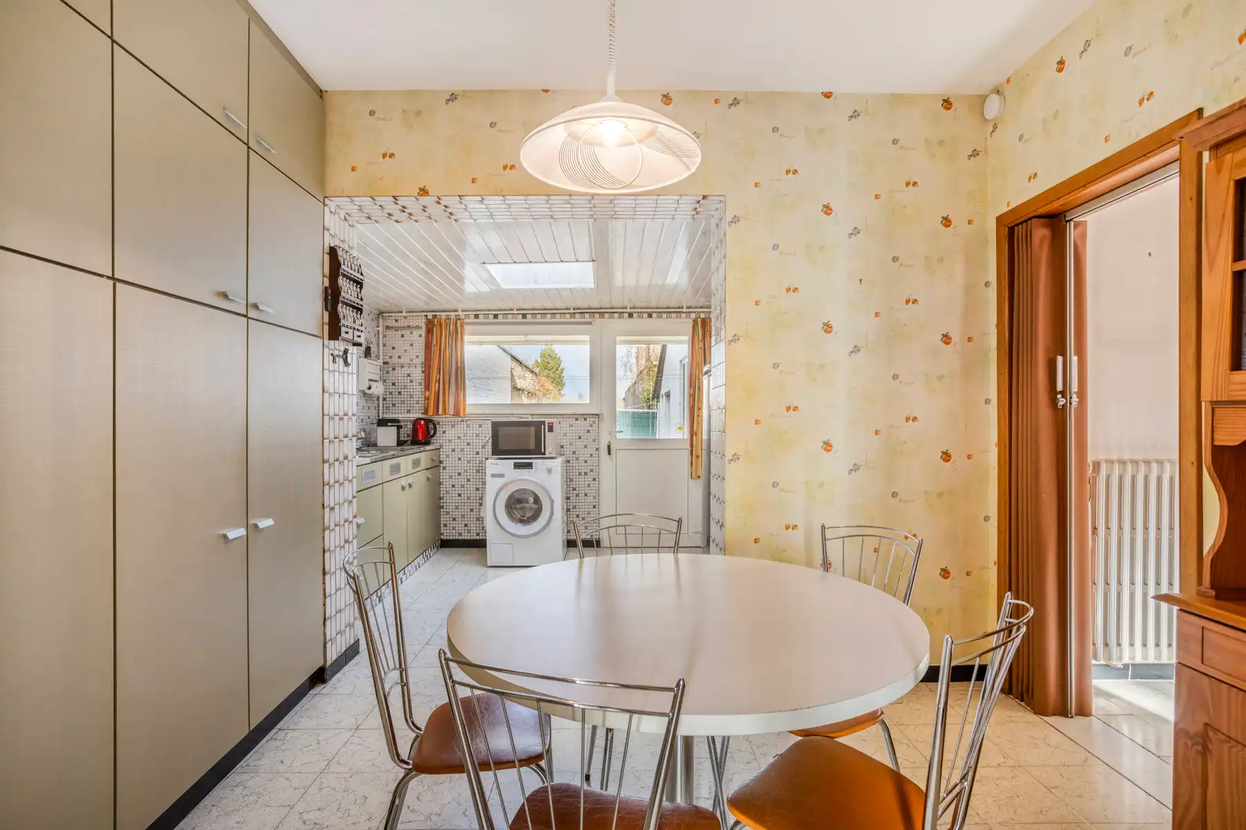 Landelijke driegevelwoning met garage en tuin foto 9