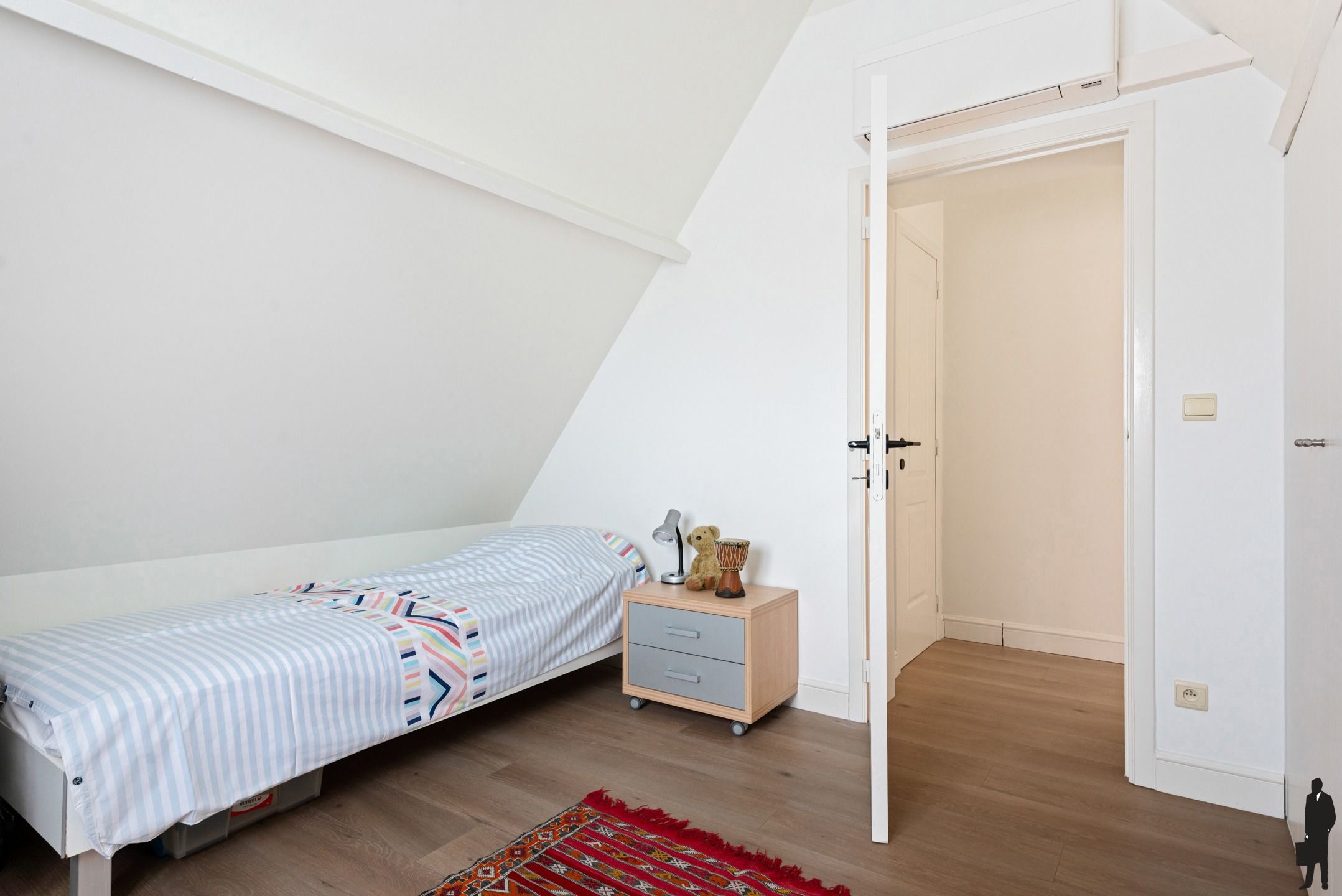 Prachtige villa met 5 ruime slaapkamers & veel parkeerplaats foto 21