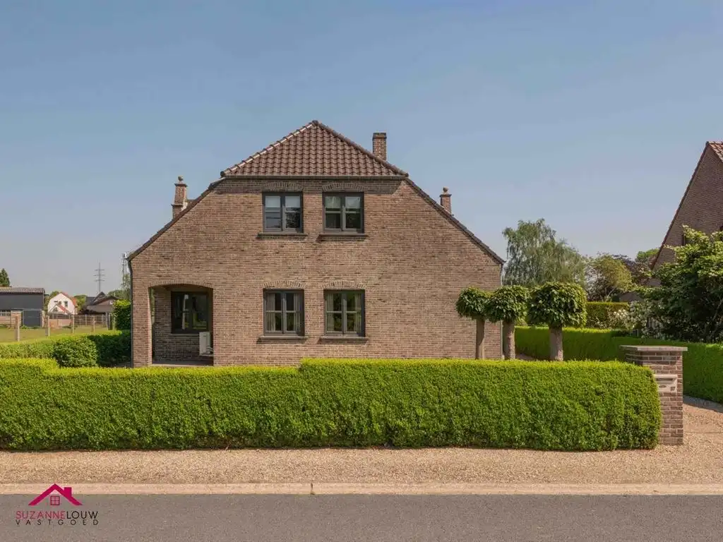 Charmante vrijstaande woning met sfeervol aangelegd terras foto 3