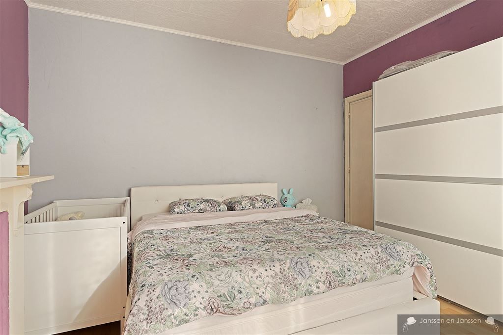 Zeer ruim huis met hoge plafonds, tuin en vier slaapkamers foto 23