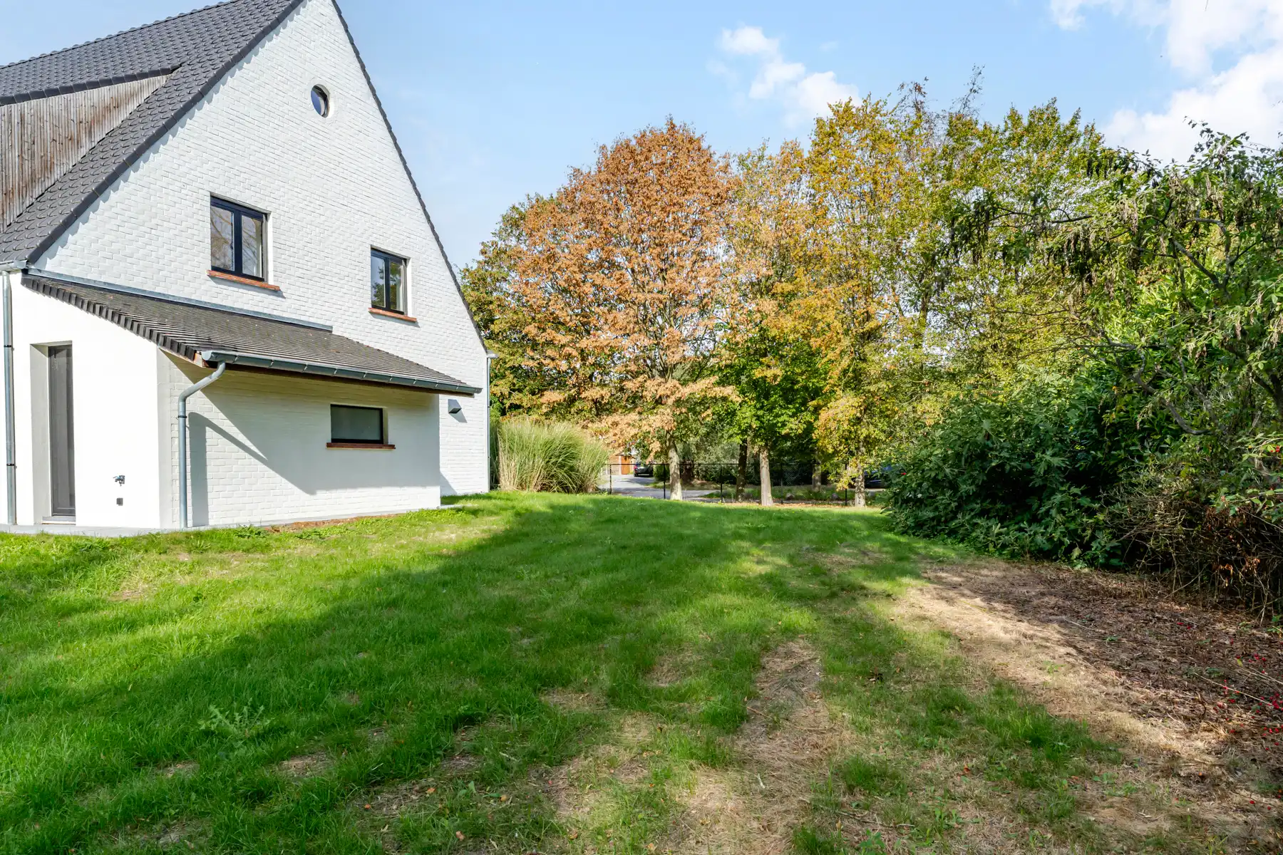 Gerenoveerde villa in een groene omgeving nabij alle invalswegen foto 28