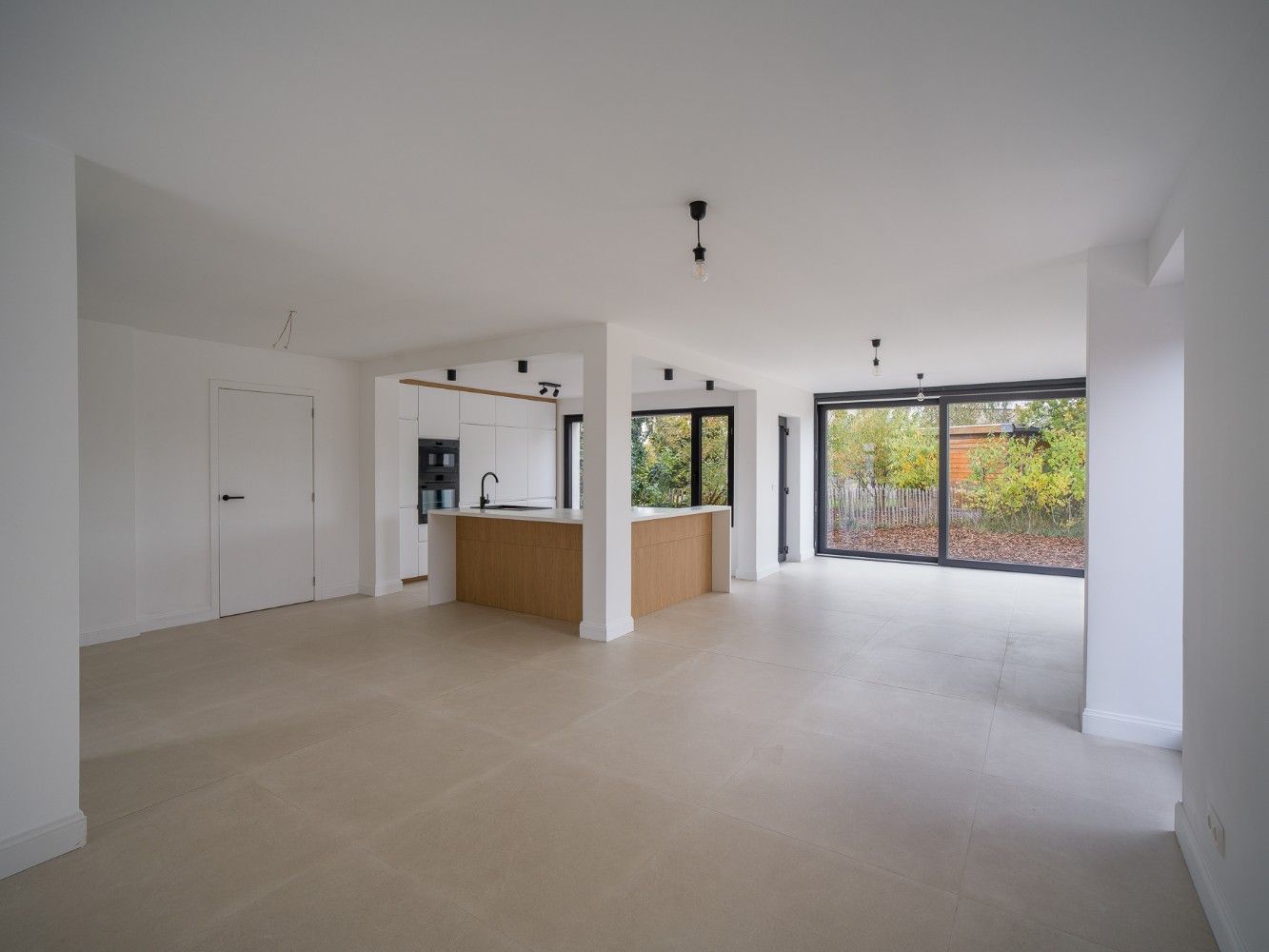 Prachtig gerenoveerde woning met 3 slpk. en tuin foto 4