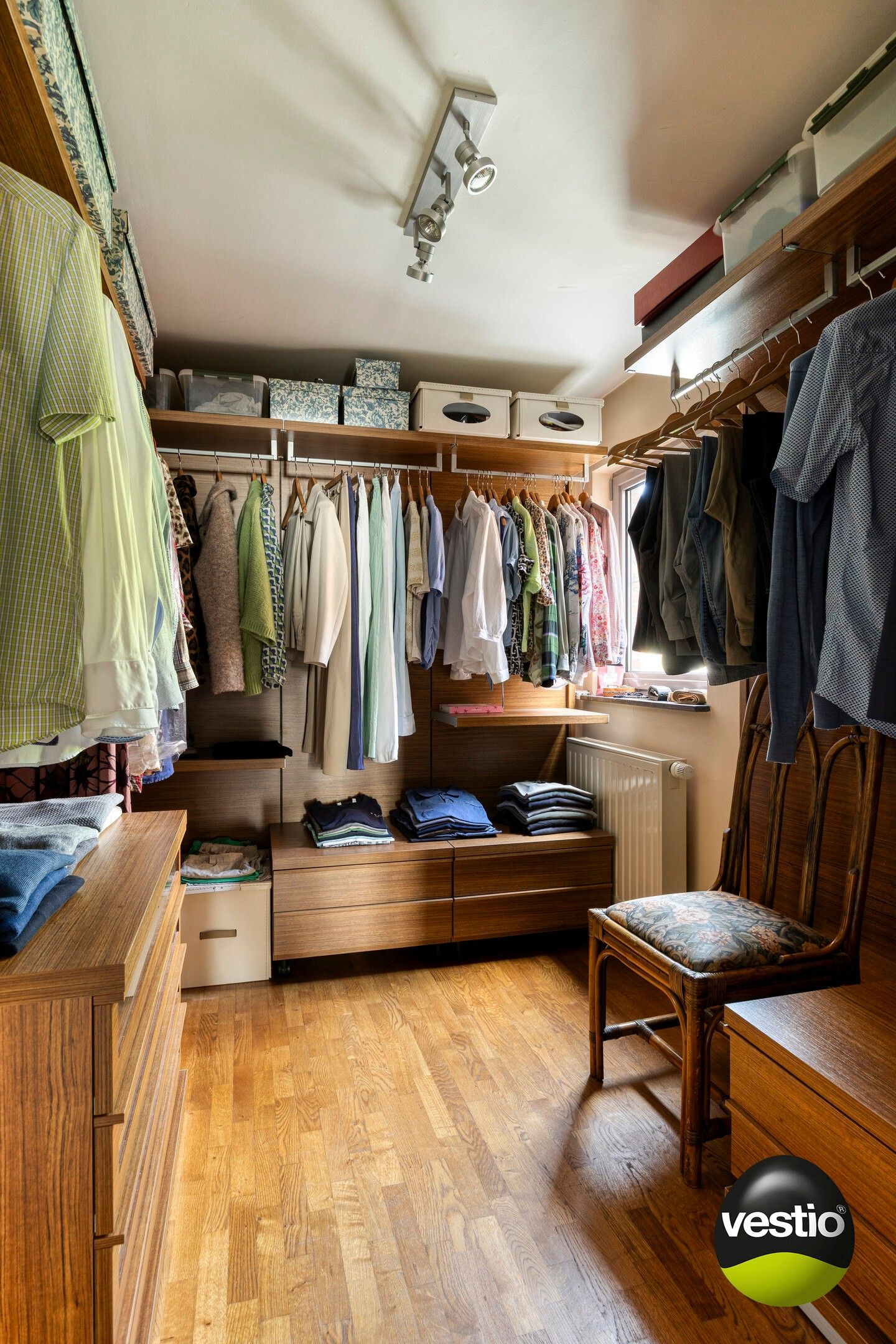 Instapklare herenwoning met garage en knappe stadstuin op topligging in Hasselt. foto 16