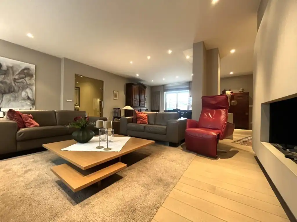 Moorslede - Karaktervolle herenwoning met licht, ruimte en veelzijdige mogelijkheden foto 9