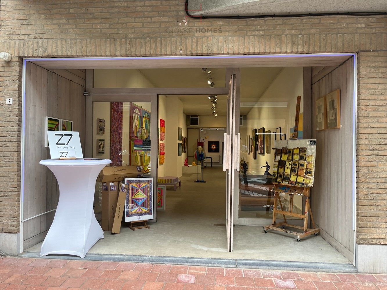 Kwalitatieve commerciële ruimte in het hartje van het Zoute foto {{pictureIndex}}