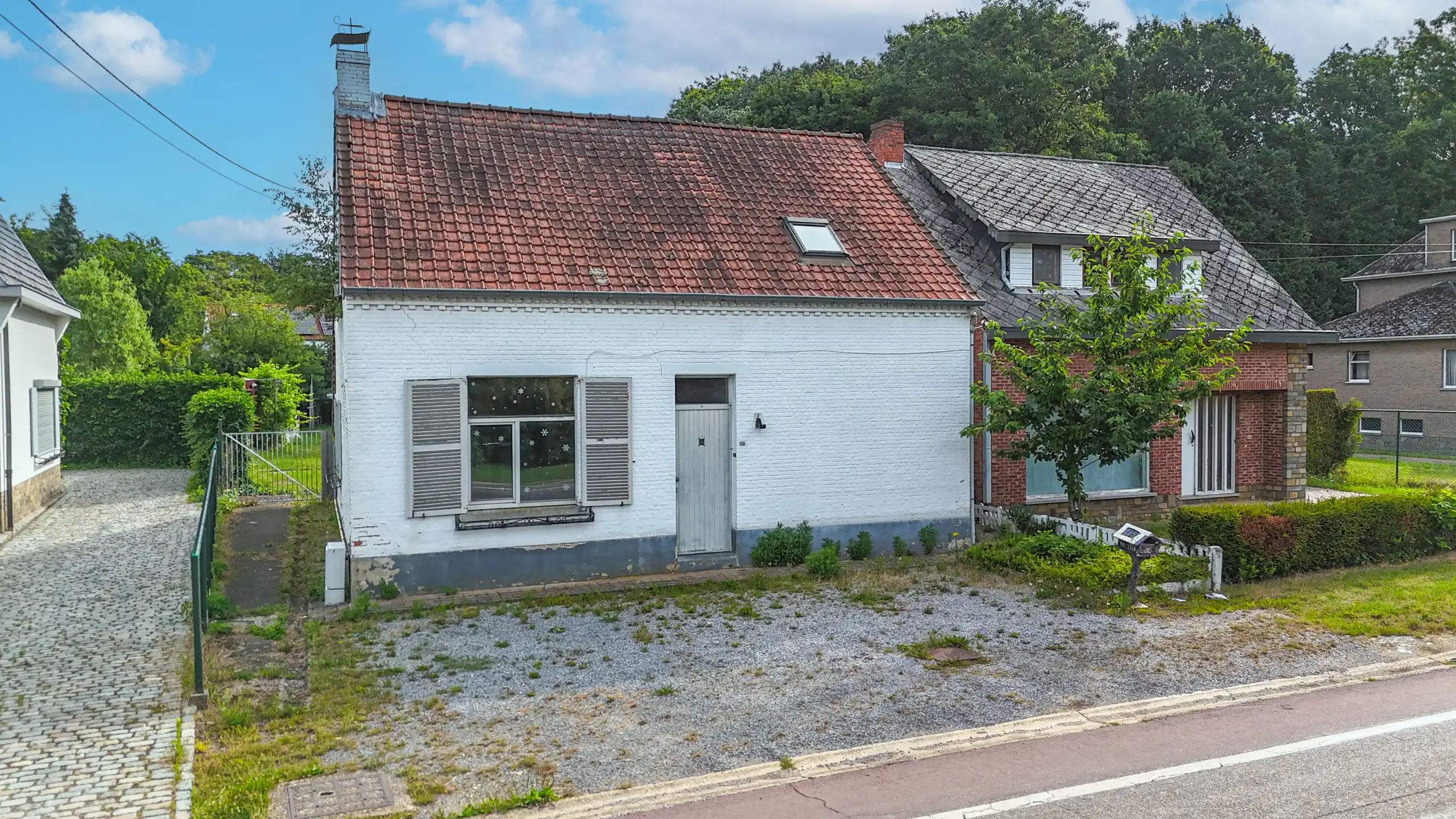 Hoofdfoto van de publicatie: Renovatiepand met ruime living en mooi perceel van 6+ are!