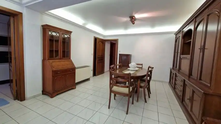 Praktisch ingericht en ruim APPARTEMENT met 2 slaapkamers, mooie leefruimten en garage in centrum van Tienen. foto 7