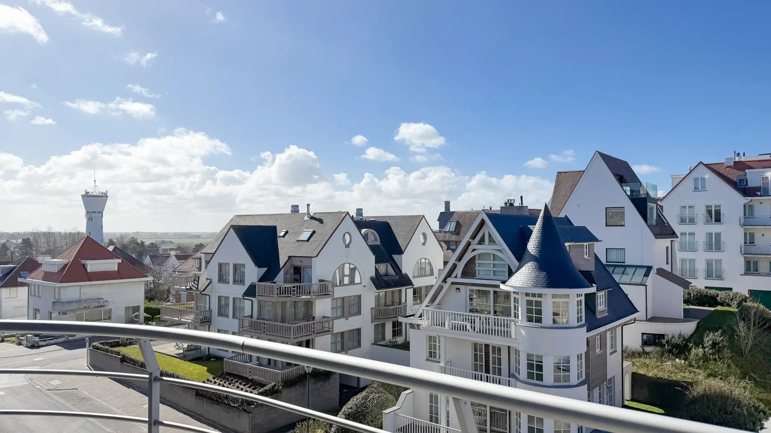 Lichtrijk appartement met terras en zeezicht in Duinbergen foto 9