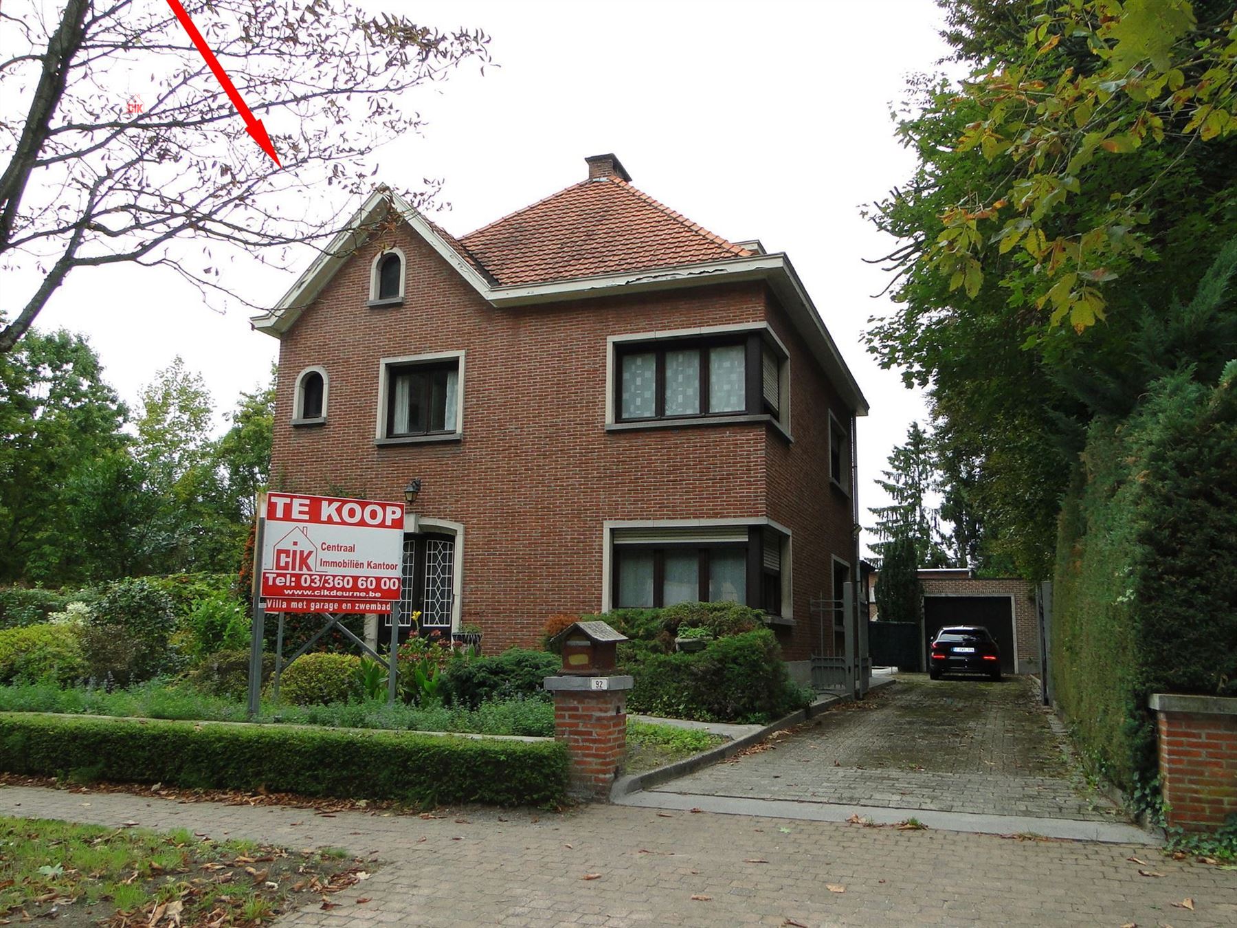 Villa met garage en zwembad  foto {{pictureIndex}}