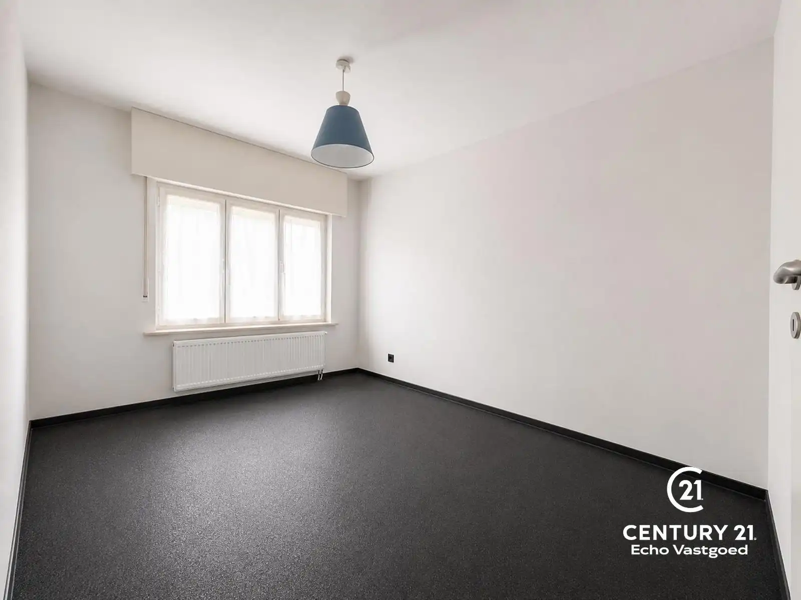 Centraal gelegen, gerenoveerde en instapklare woning foto 14