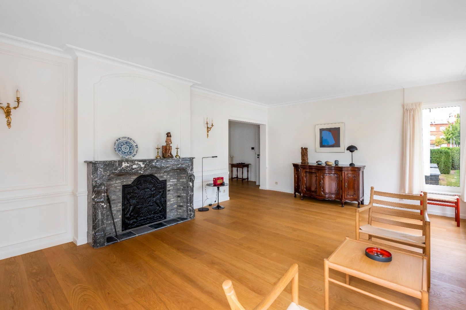 Zeer verzorgd en zonnig hoekappartement, rustig gelegen in de Koningslaan, vlakbij de winkels en de dijk. Incl. garage én staanplaats. foto 5
