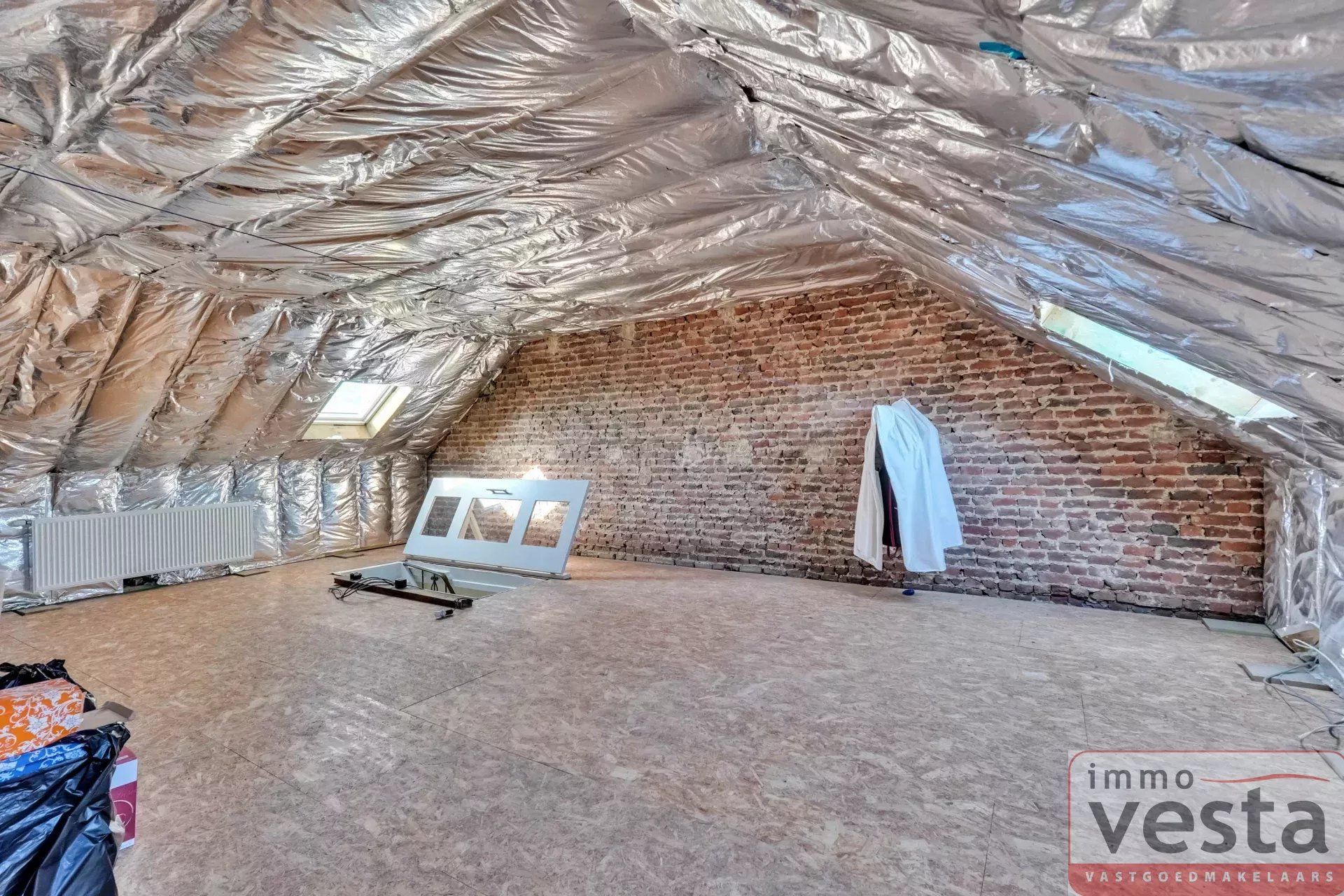 Ruime rijwoning nabij centrum Sint-Truiden foto 21