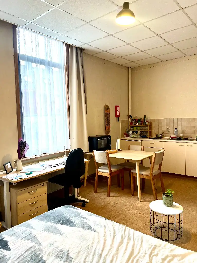  Kamerwoning met 4 kamers (conformiteitstattesten) en een opslagplaats. foto 6