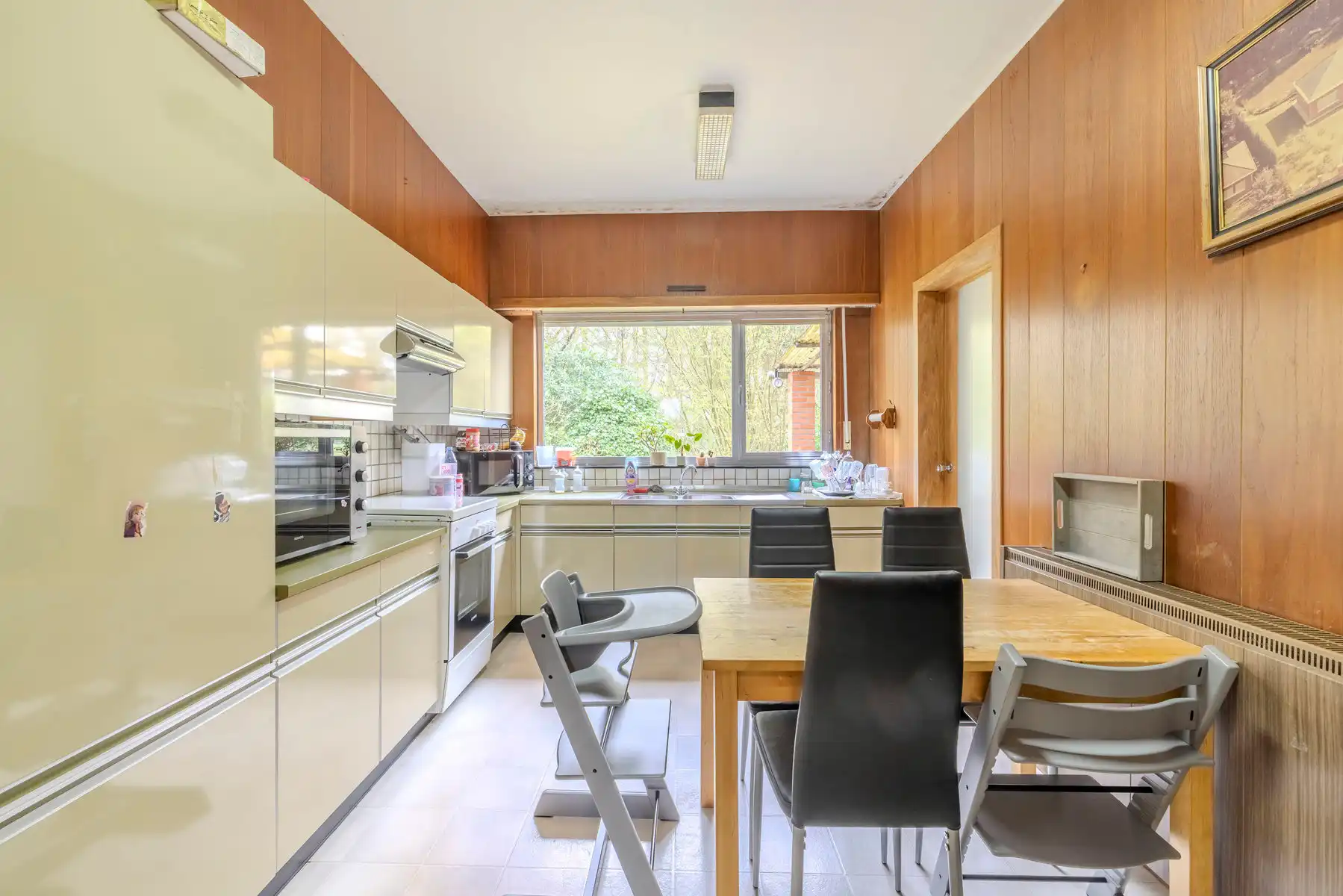 Rustig gelegen te renoveren woning met 2 slp op mooi perceel foto 9