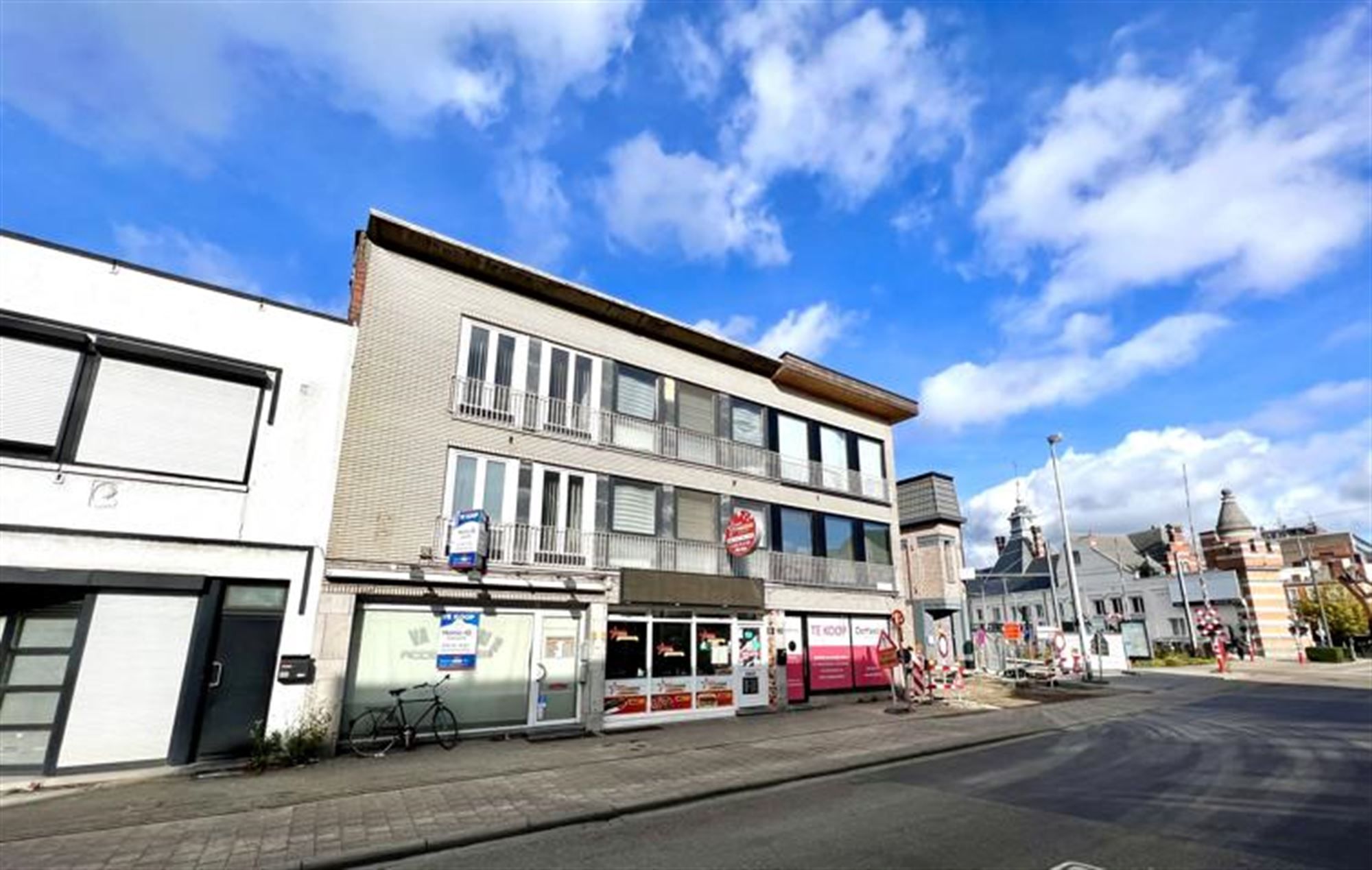 Totaal gerenoveerde handelswoonst met praktijkruimte en duplexwoning foto 5