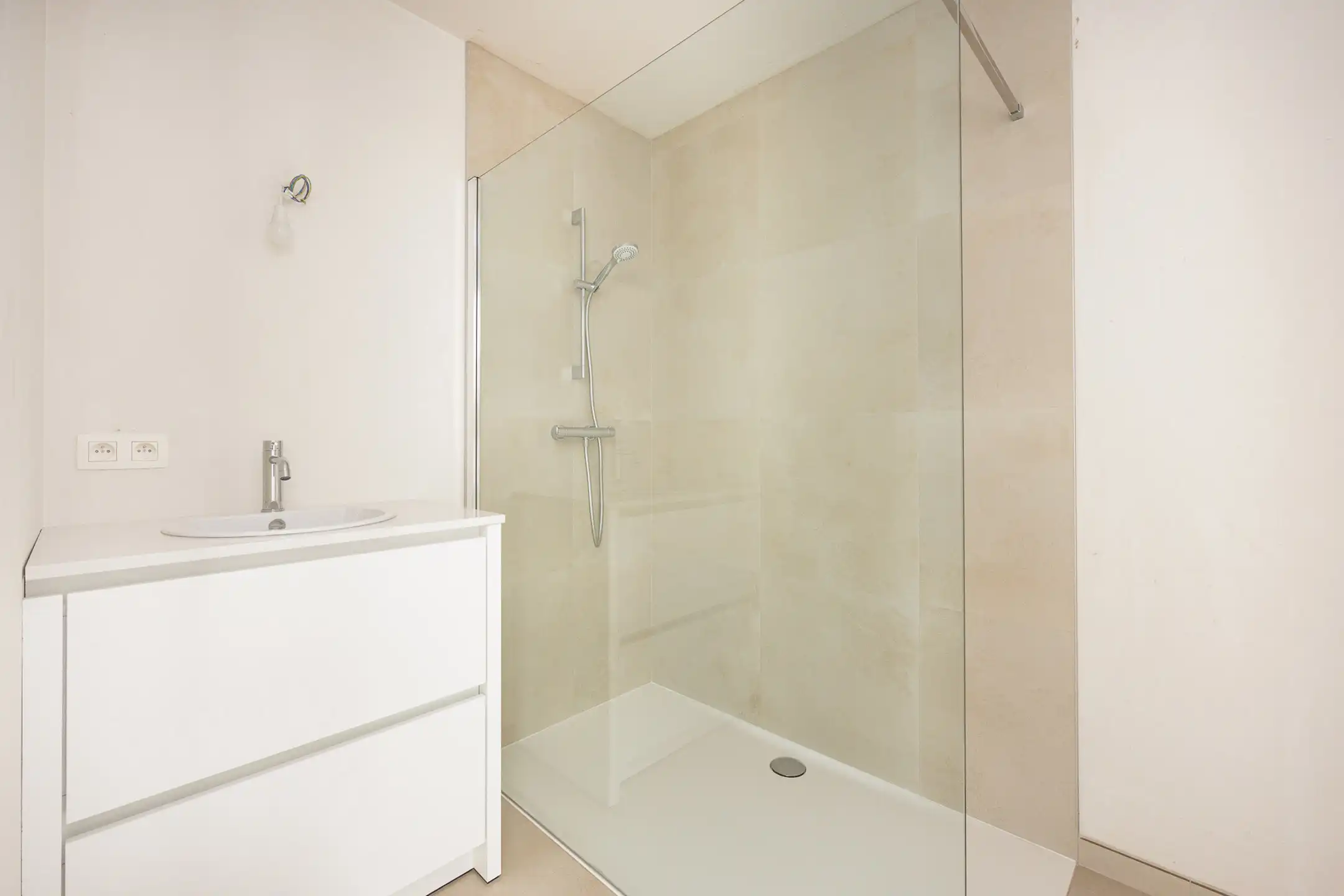 Nieuwbouwappartement met 2 slaapkamers, terras en parking foto 13