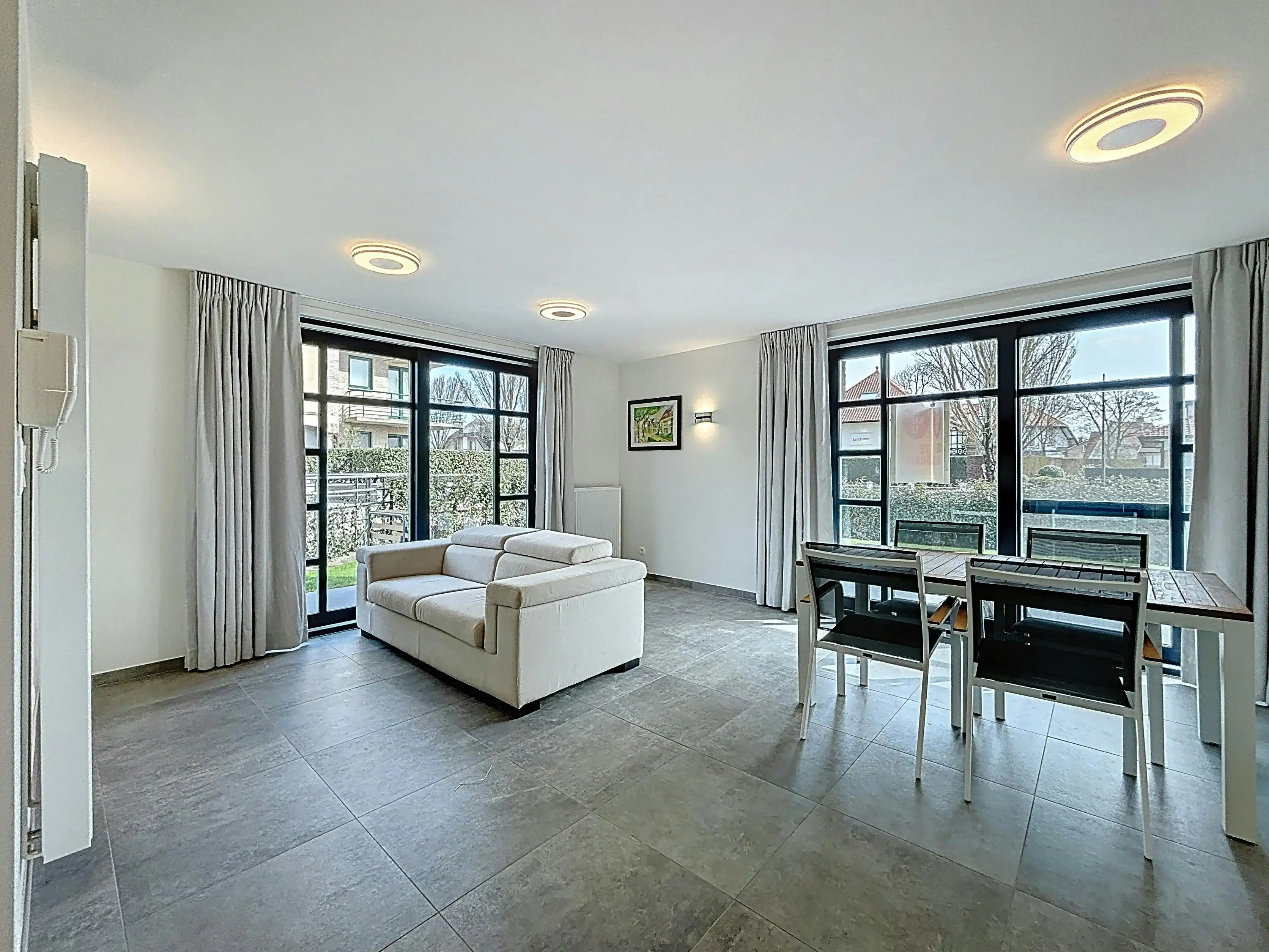 Appartement met 2 slaapkamers en parking in het centrum  foto 3