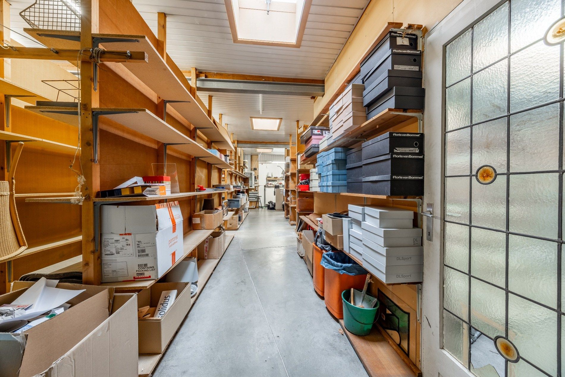 CENTRAAL GELEGEN COMMERCIEEL HANDELSPAND foto 21