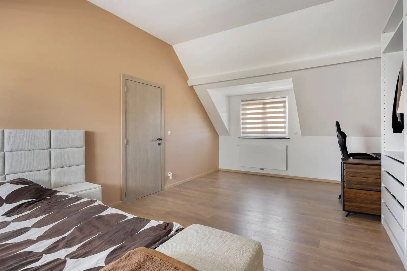 Zeer ruime woning met mogelijkheden privé/beroep foto 18