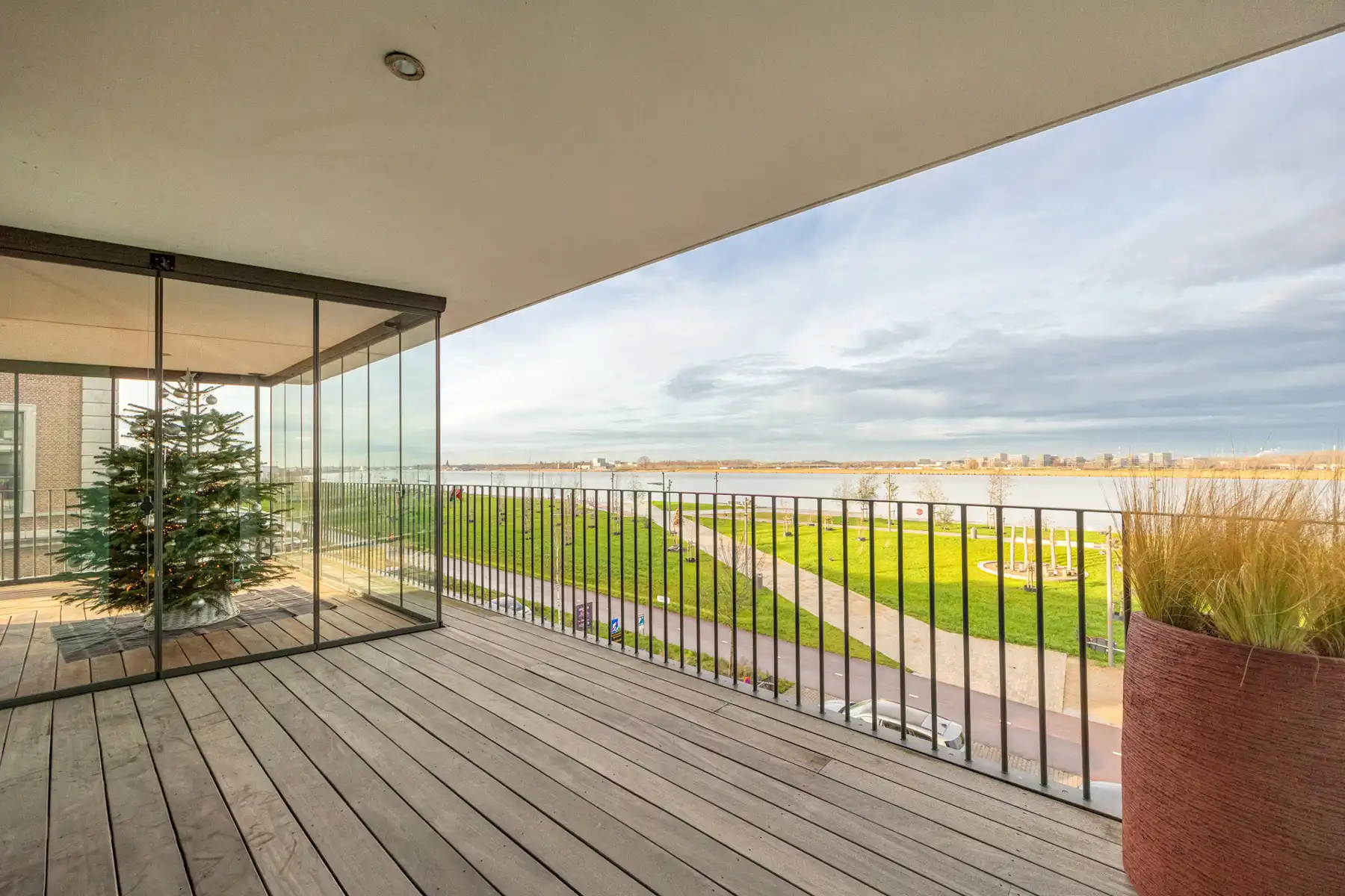 Riant luxe apppartement van 213 m² met Scheldezicht  foto 27