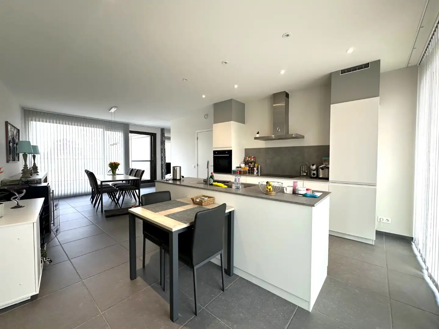 Zeer ruim appartement op goede locatie nabij de Smedenpoort foto 4