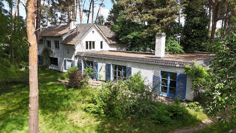 Rustig en gunstig gelegen te renoveren villa van 375m² op 48 are foto 3