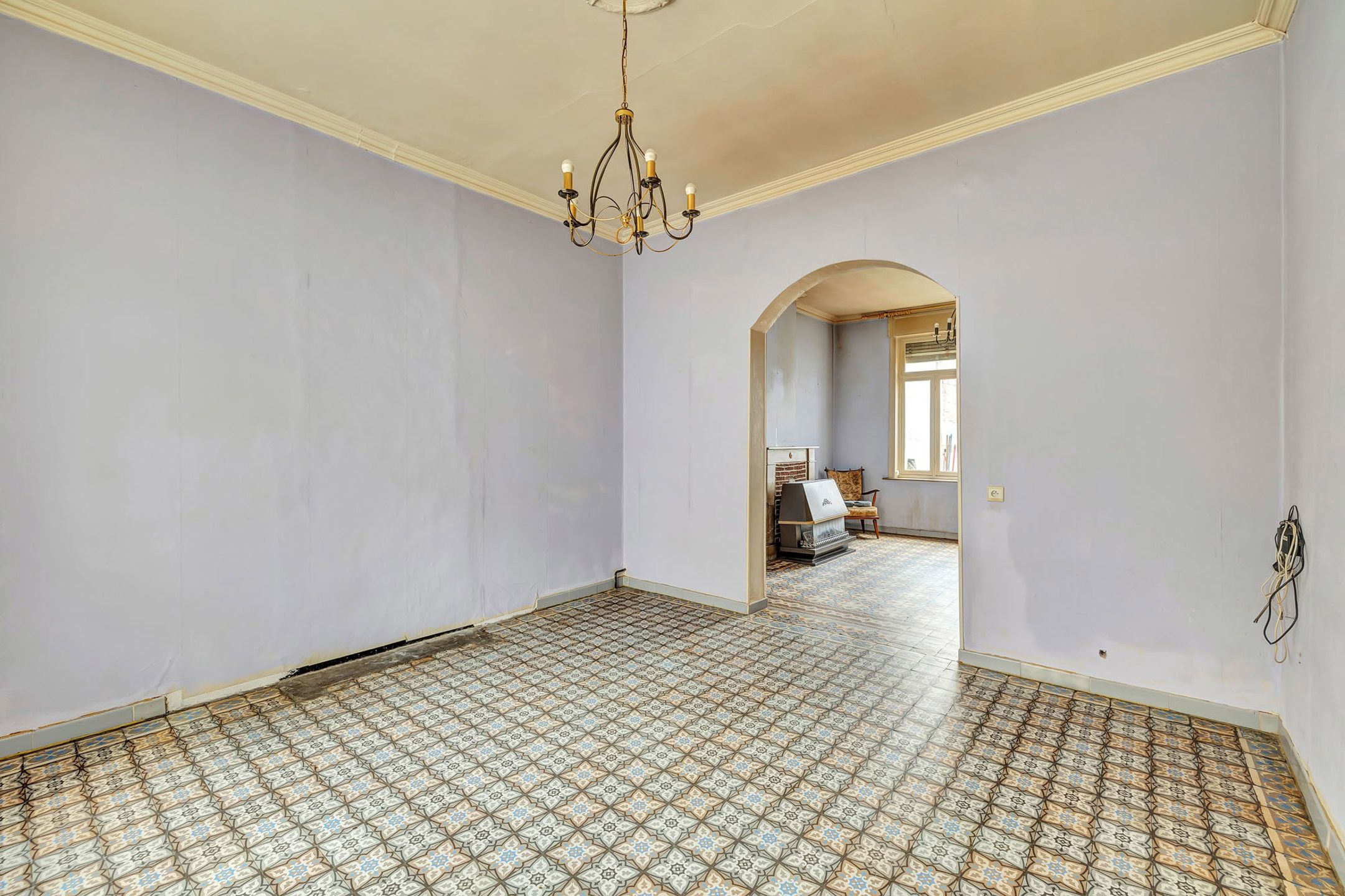 Charmante te renoveren woning met 4 slpks en tuin foto 7