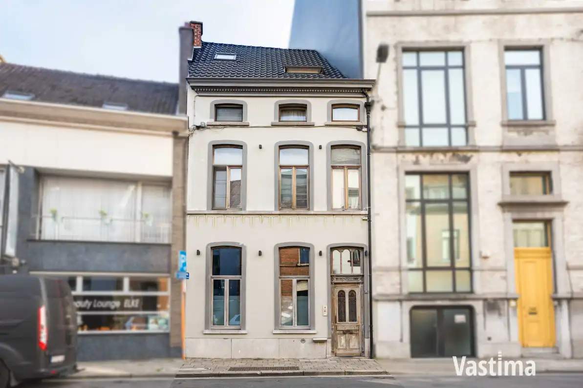 Karaktervol herenhuis met zuiderse binnentuin en verrassend veel mogelijkheden foto {{pictureIndex}}