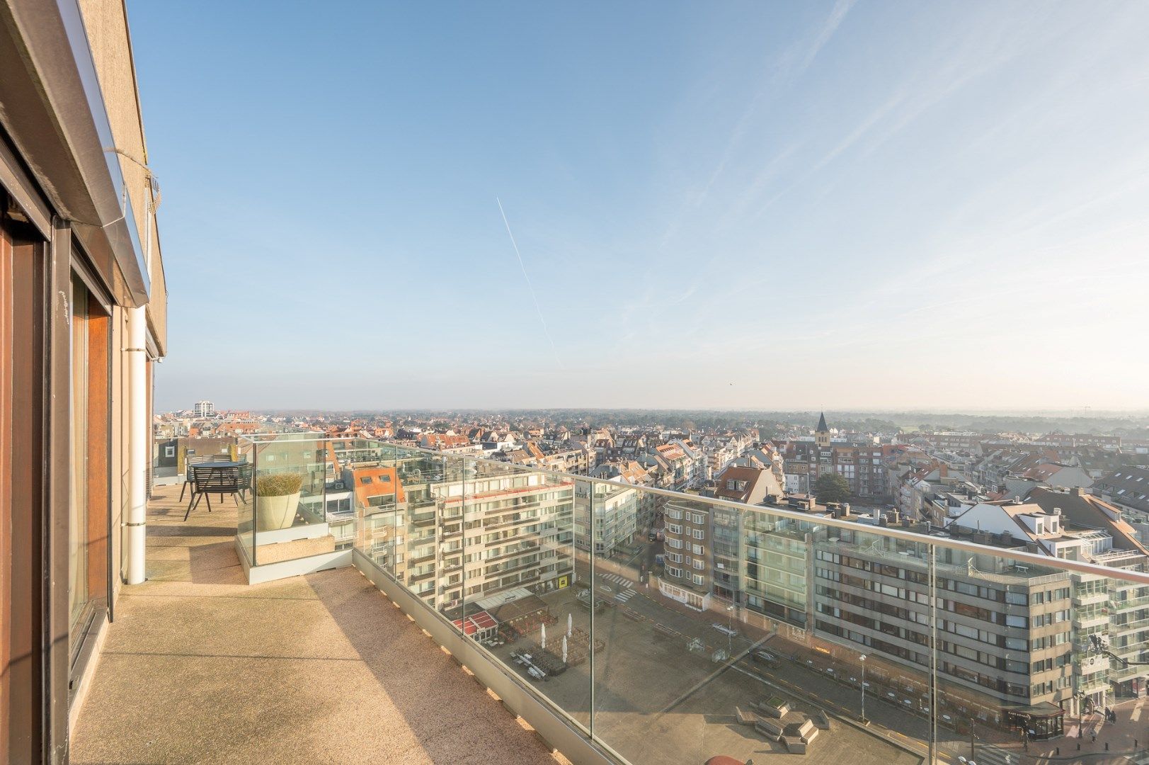 Uitzonderlijke penthouse gelegen op de Zeedijk aan het Van Bunnenplein met panoramische zichten. foto 15