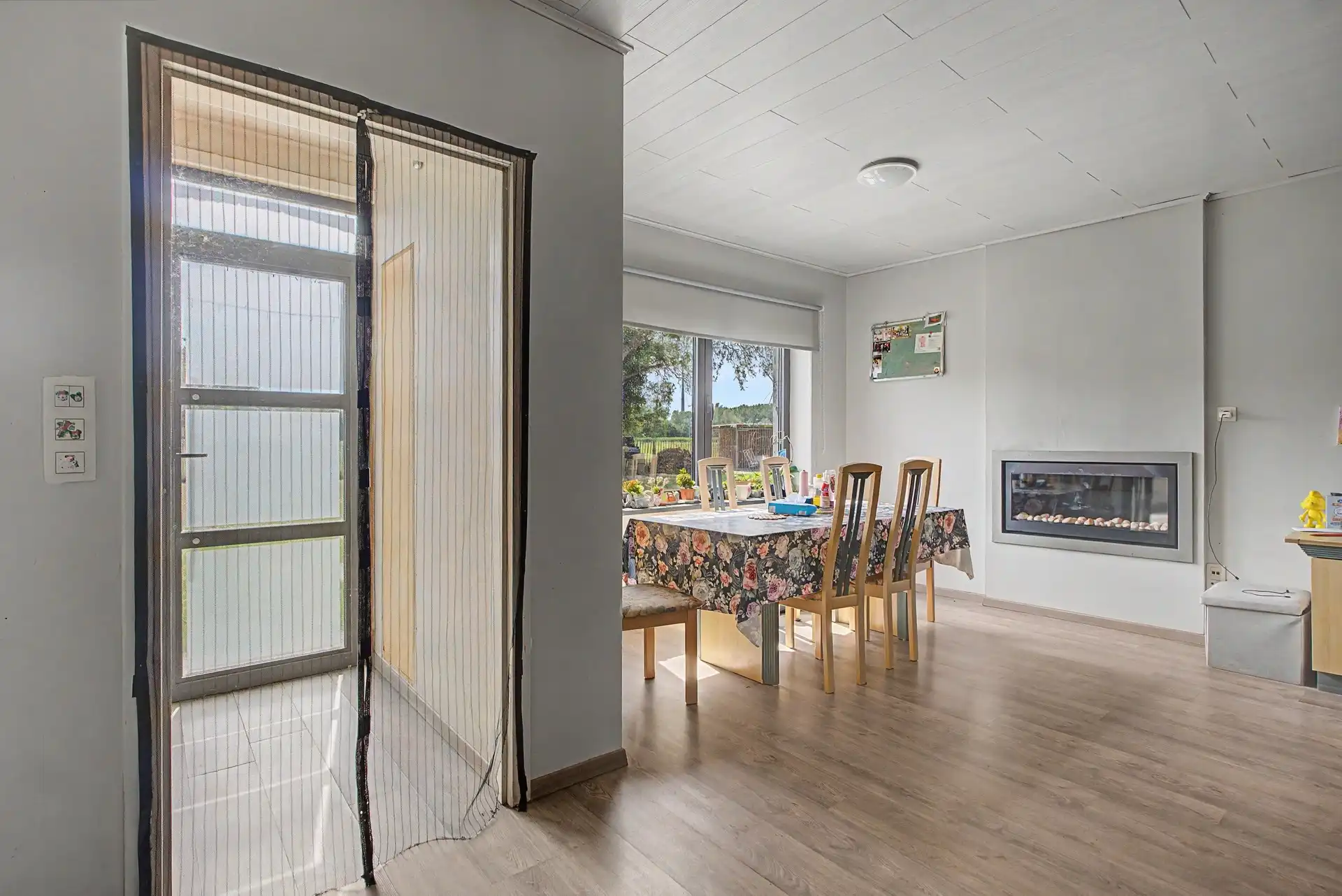Heel ruime woning, met open zicht en grote garage/magazijn (82m²) op een perceel van 760m², te Grembergen foto 4