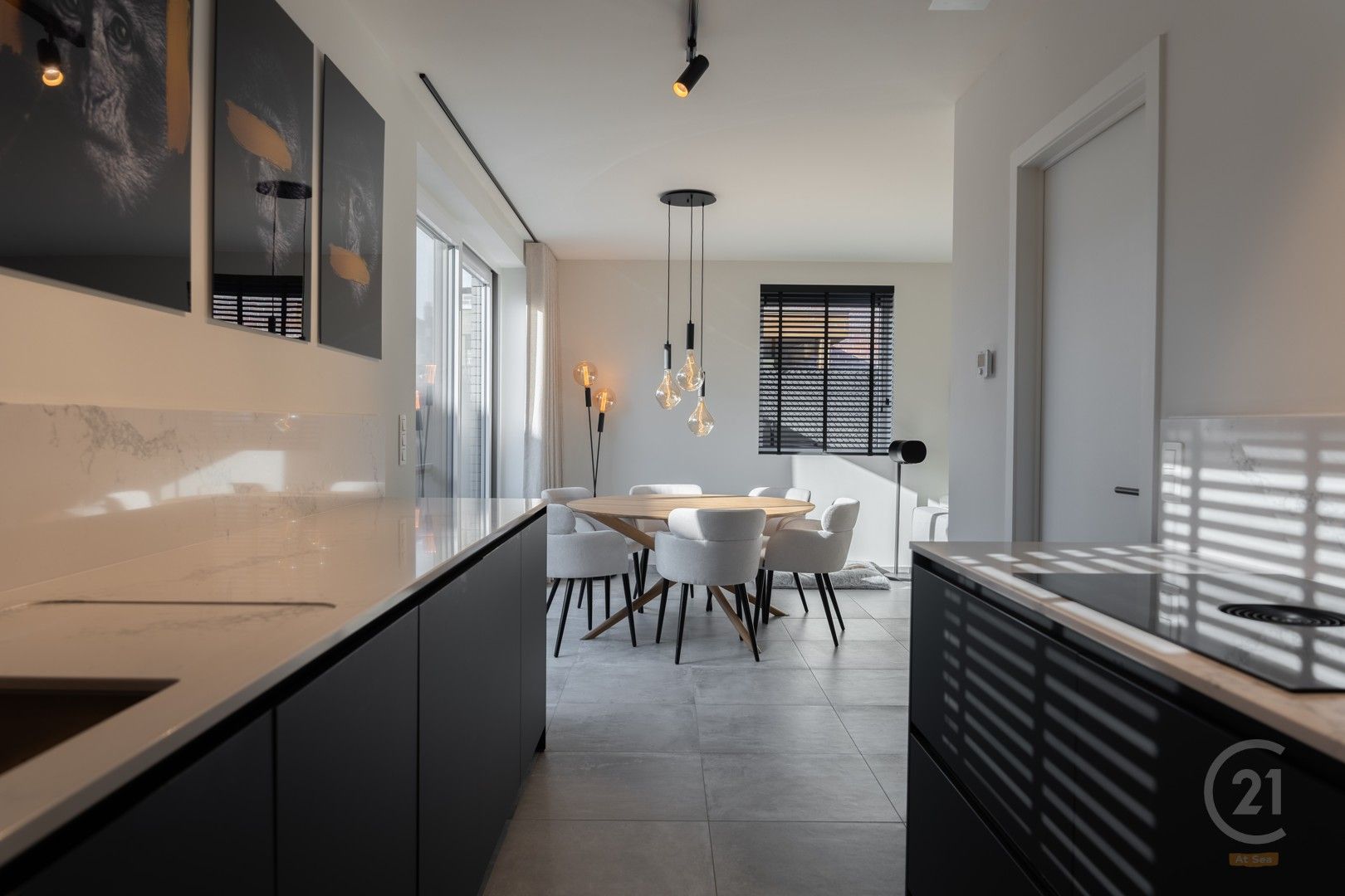 Moderne Woning met 4 Slaapkamers en Inpandige Garage in Lombardsijde foto 3