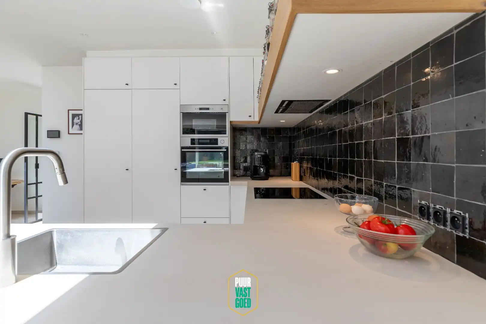 Prachtige, compleet gerenoveerde, zonnige woning met tuin foto 11