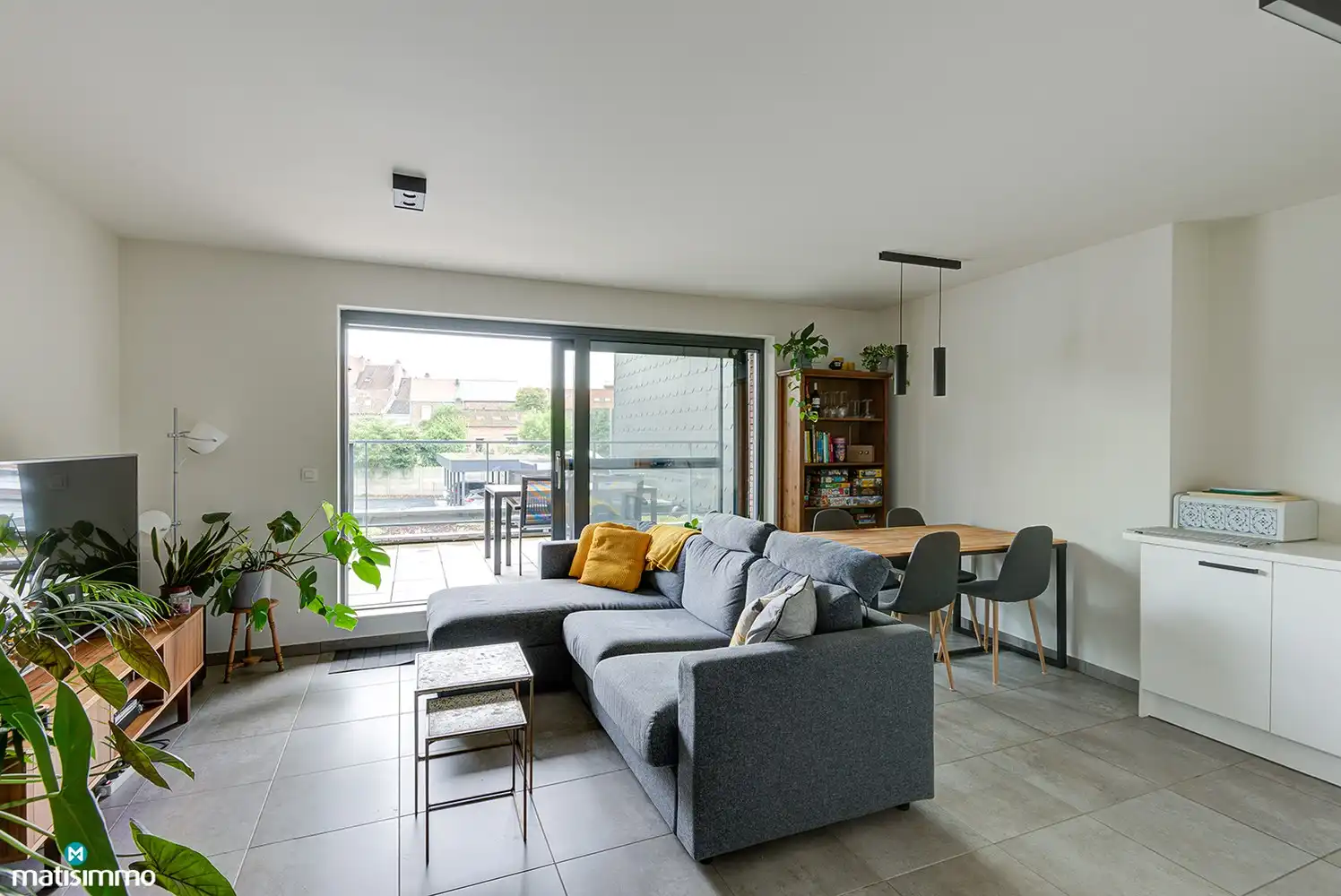 INSTAPKLAAR APPARTEMENT MET ZONNEPANELEN, AUTOSTAANPLAATS EN KELDERBERGING IN DE STADSKERN VAN TONGEREN foto 3