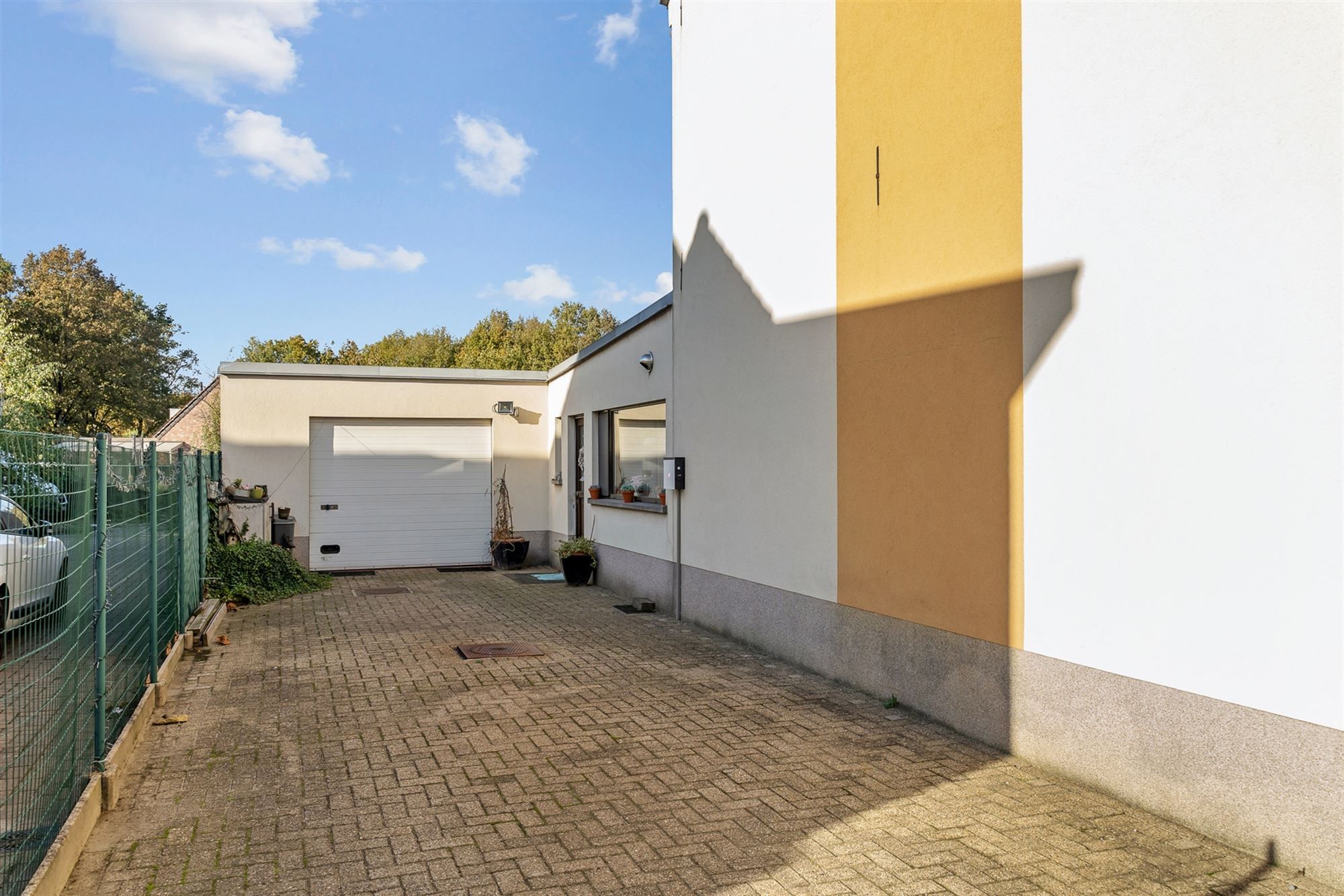 PERFECT ONDERHOUDEN WONING MET 4 SLAAPKAMERS OP CENTRALE LIGGING IN STAL (BERINGEN) foto 24